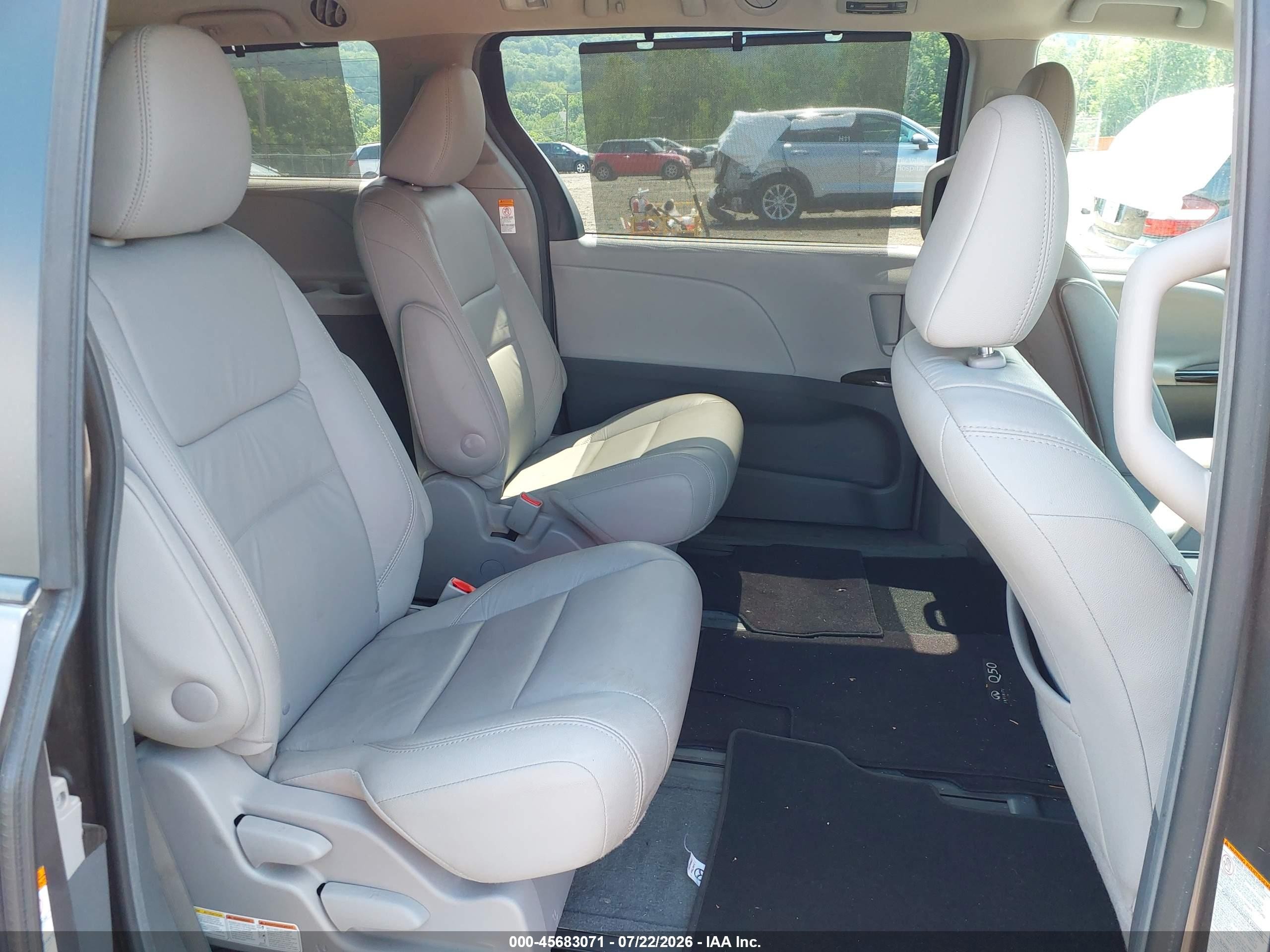 2015 Toyota Sienna Xle Premium 7 Passenger Gray vin: 5TDDK3DC5FS122280