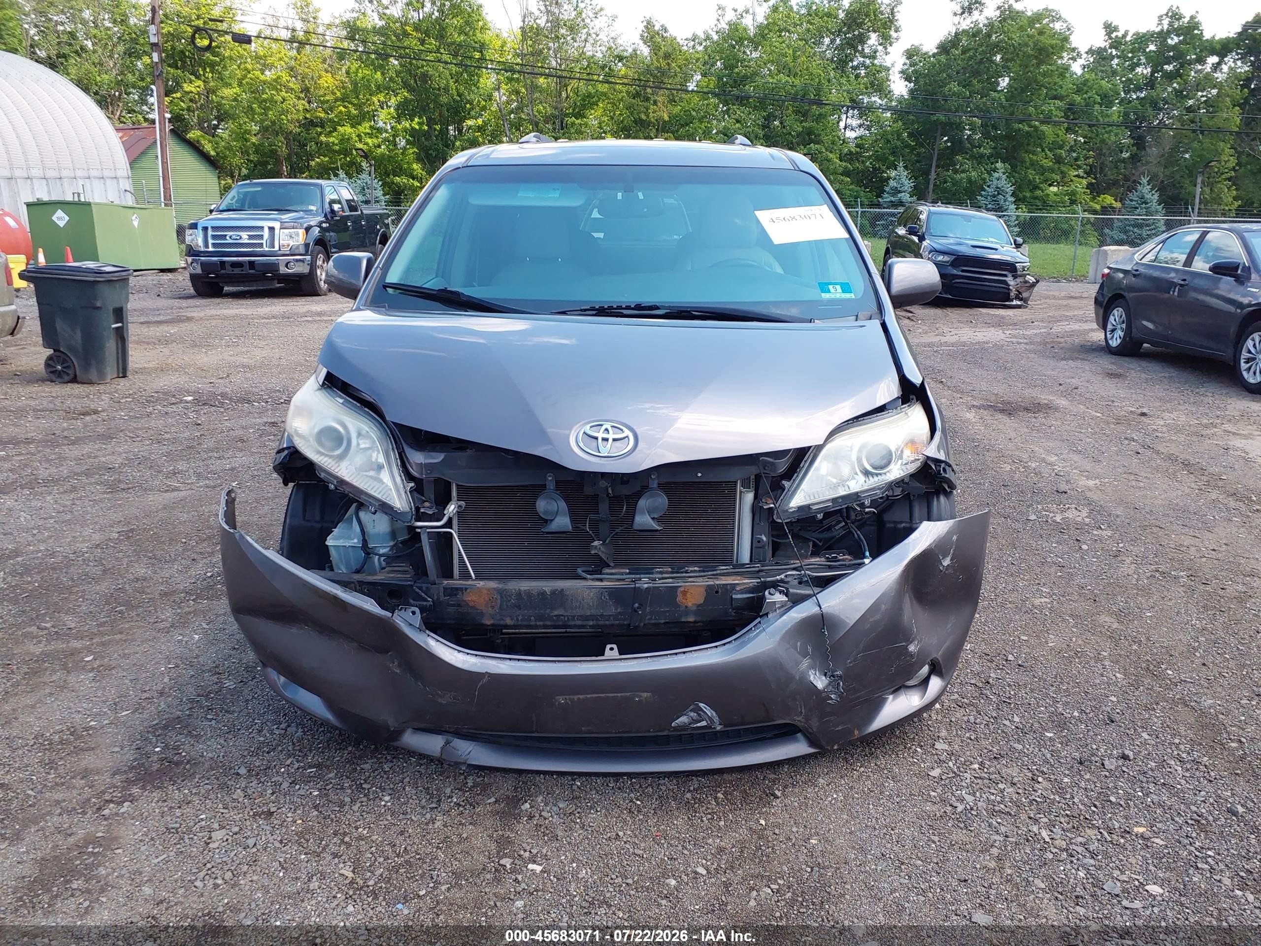 2015 Toyota Sienna Xle Premium 7 Passenger Gray vin: 5TDDK3DC5FS122280