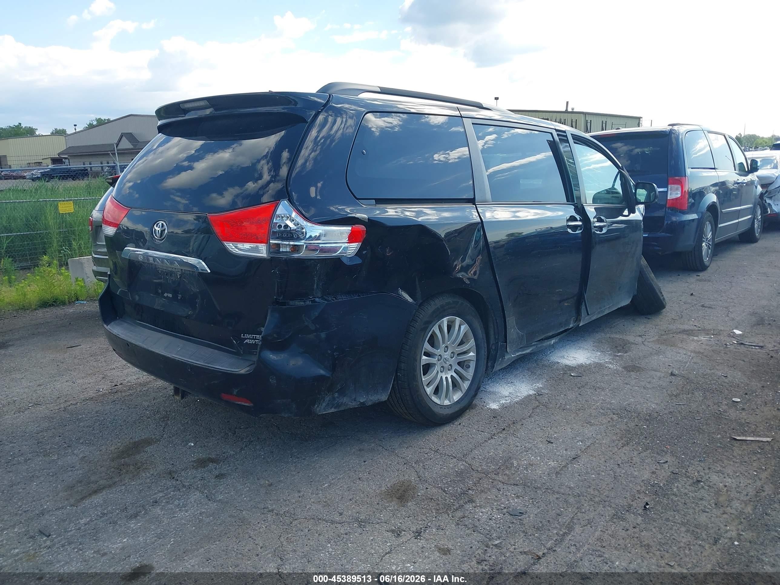 2011 Toyota Sienna Limited Черный vin: 5TDDK3DC6BS003115