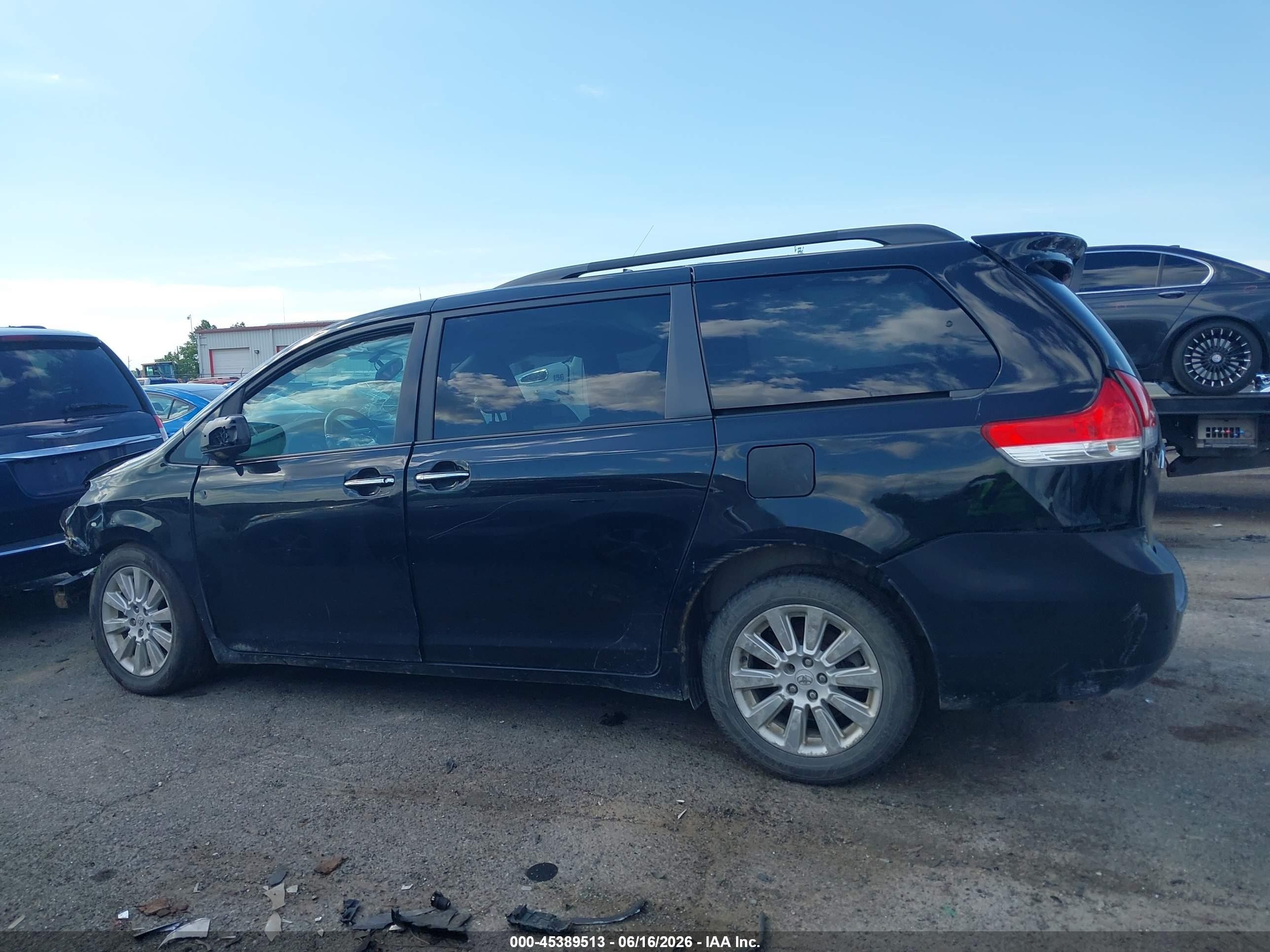 2011 Toyota Sienna Limited Черный vin: 5TDDK3DC6BS003115