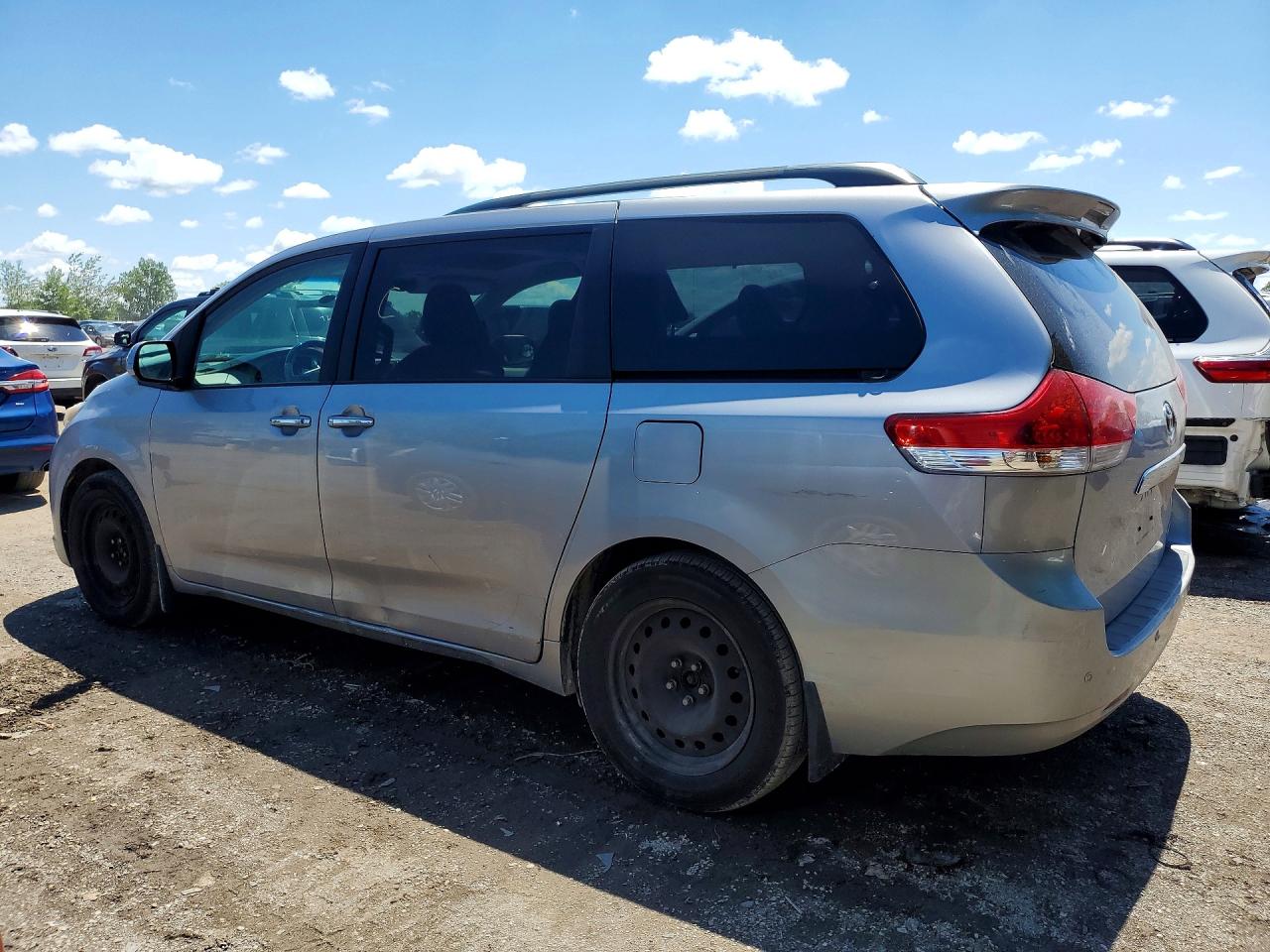 2011 Toyota Sienna Xle 7-passenger Silver vin: 5TDDK3DC6BS005219