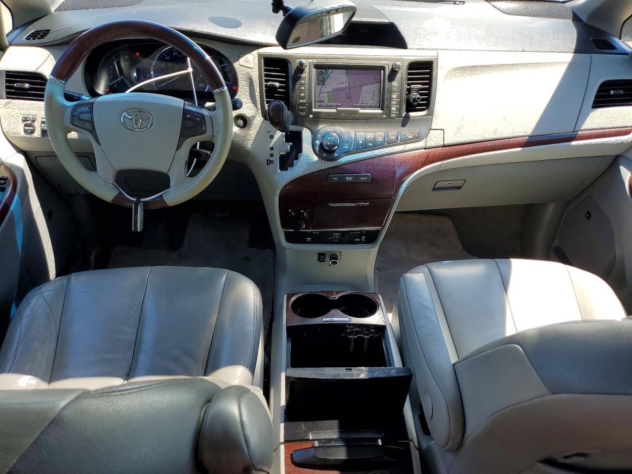 2011 Toyota Sienna Xle 7-passenger Silver vin: 5TDDK3DC6BS005219
