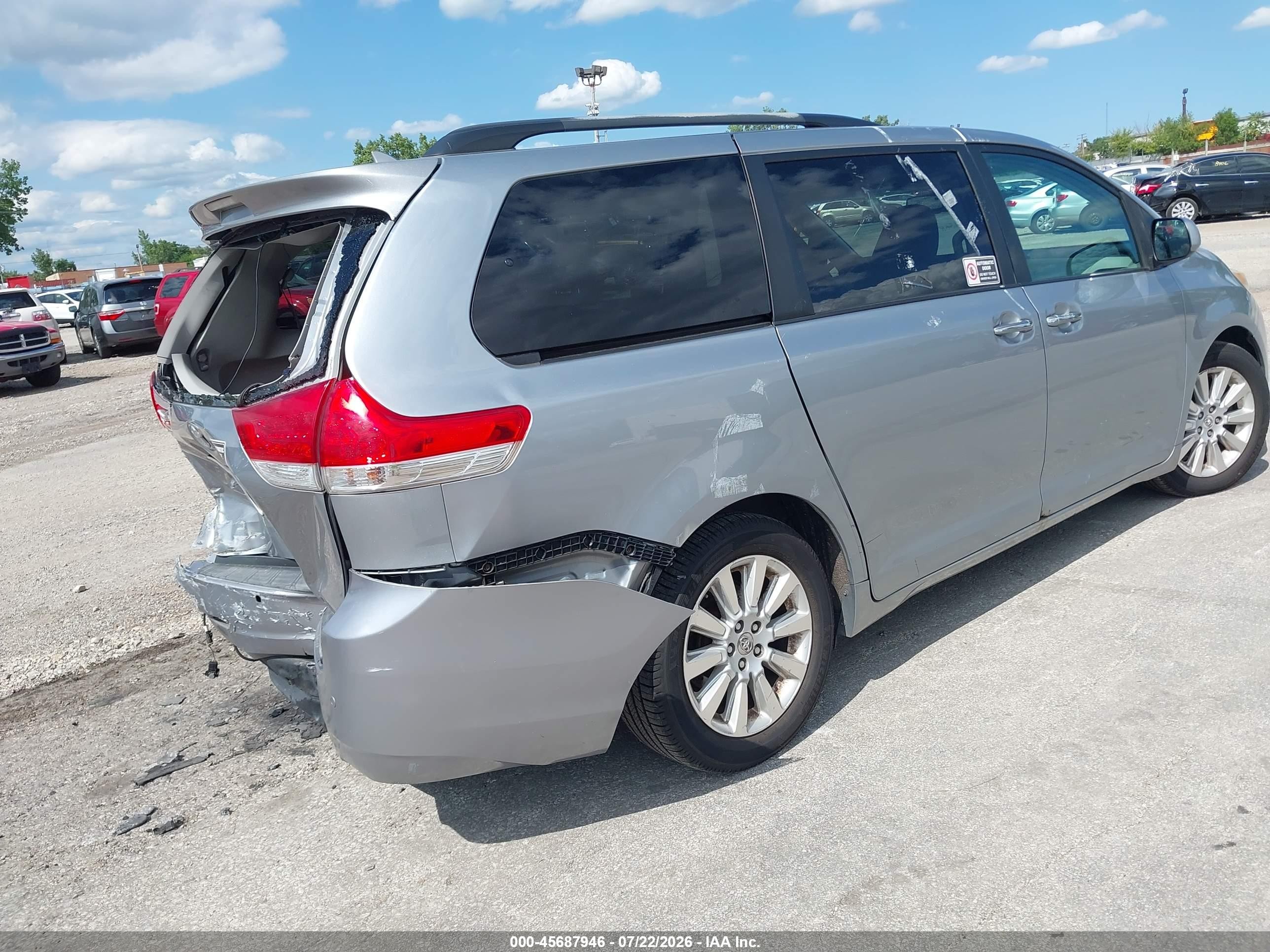 2011 Toyota Sienna Limited Silver vin: 5TDDK3DC6BS006922