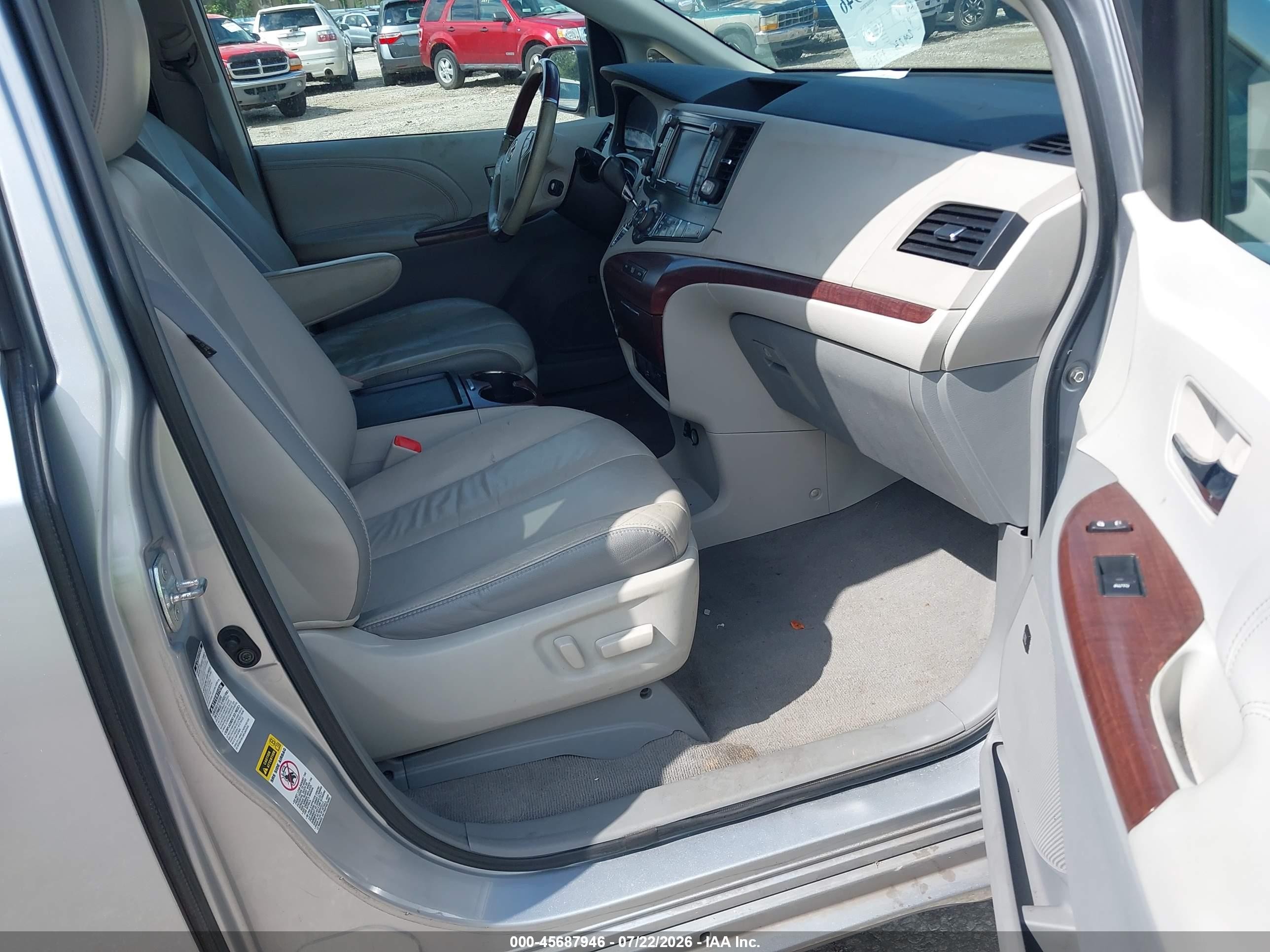 2011 Toyota Sienna Limited Silver vin: 5TDDK3DC6BS006922