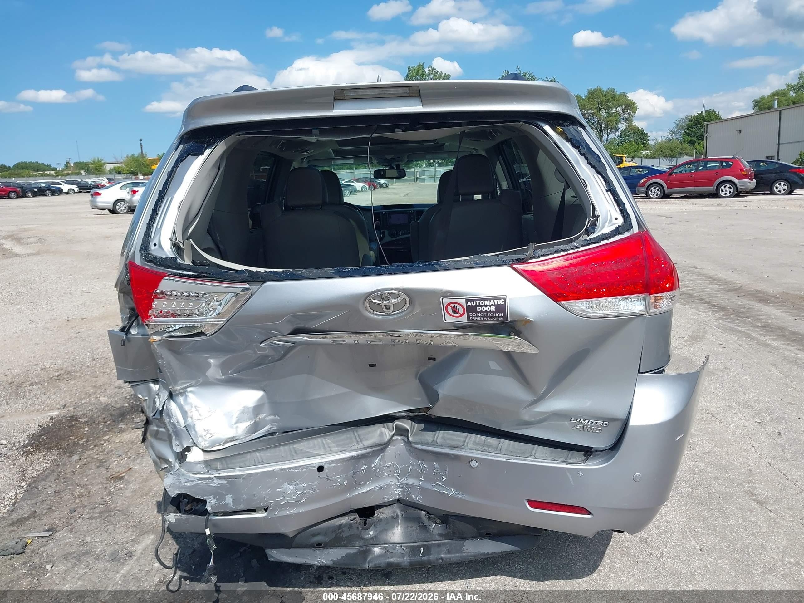 2011 Toyota Sienna Limited Silver vin: 5TDDK3DC6BS006922
