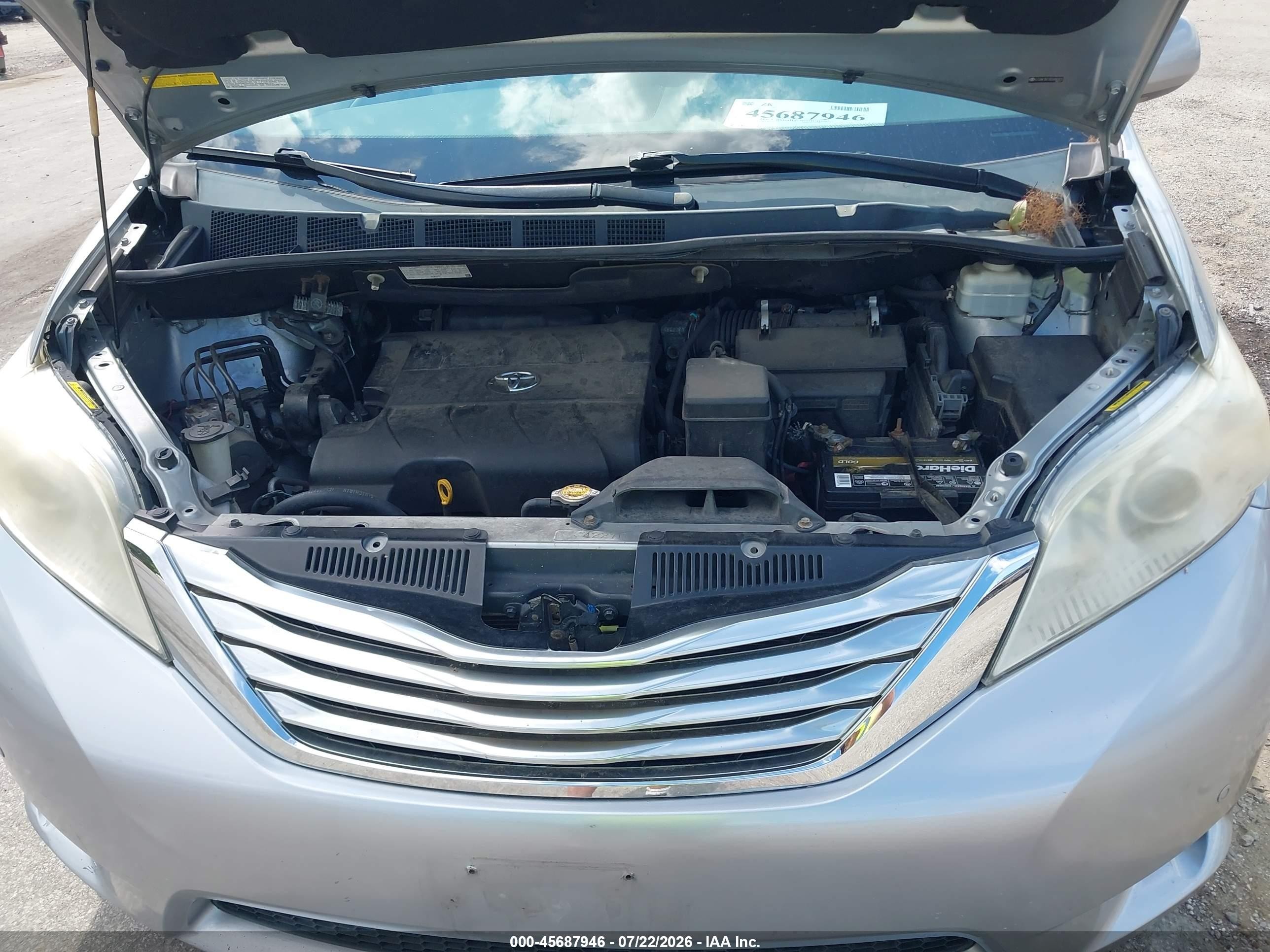 2011 Toyota Sienna Limited Silver vin: 5TDDK3DC6BS006922