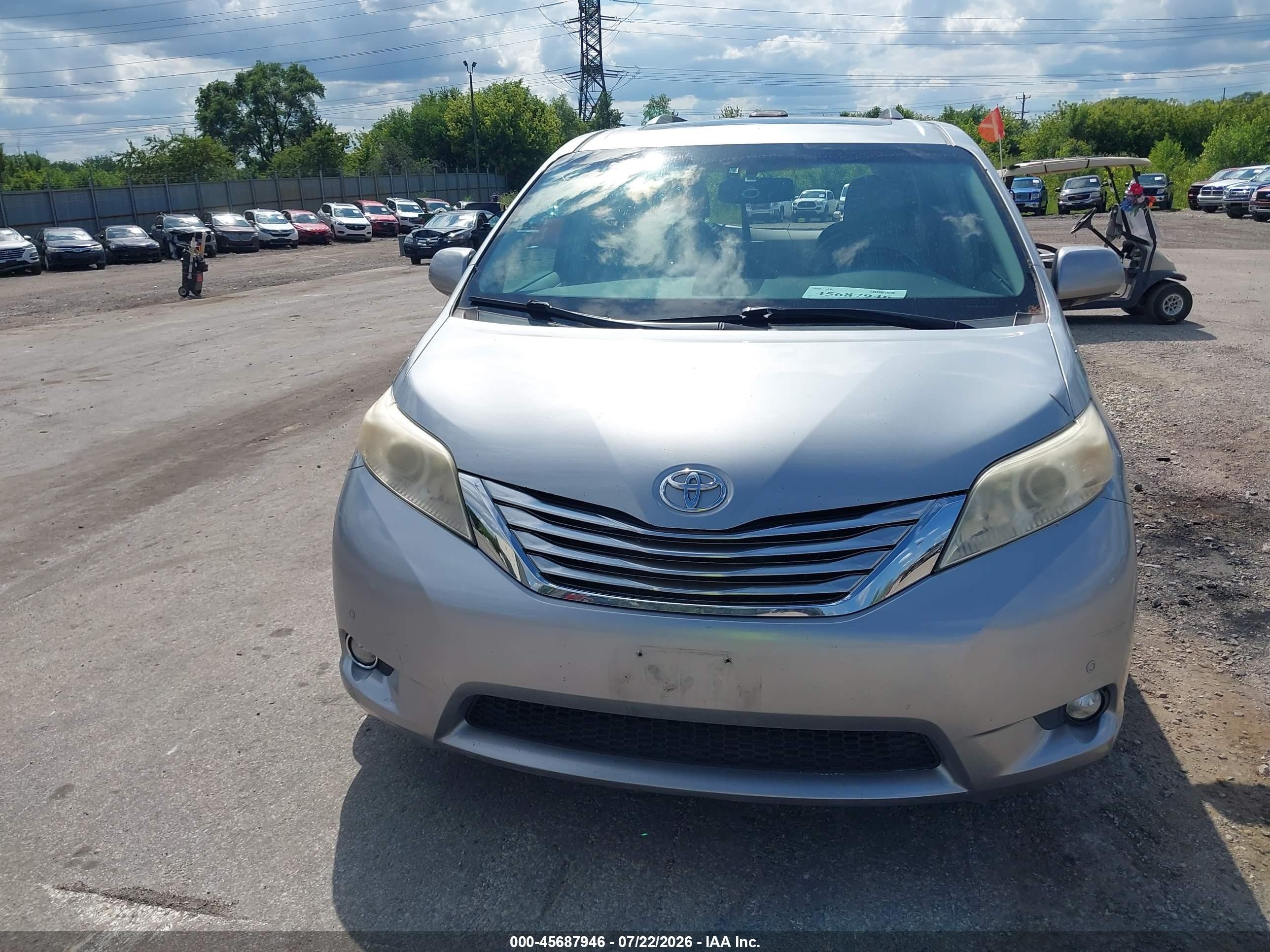 2011 Toyota Sienna Limited Silver vin: 5TDDK3DC6BS006922