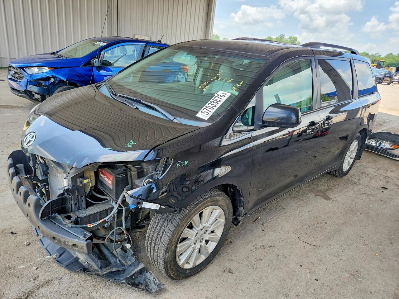2011 Toyota Sienna Xle 7-passenger Черный vin: 5TDDK3DC6BS008427