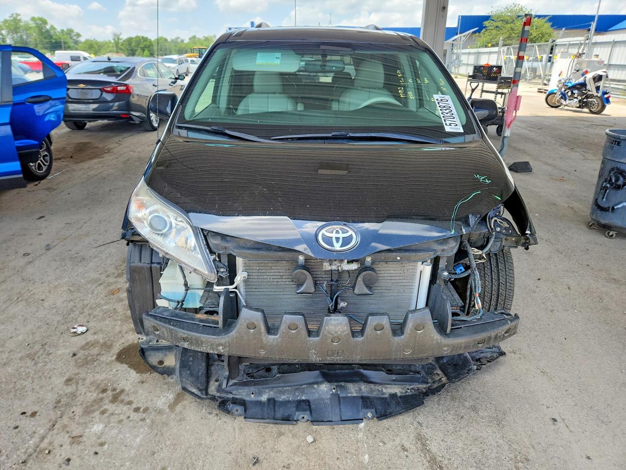 2011 Toyota Sienna Xle 7-passenger Black vin: 5TDDK3DC6BS008427
