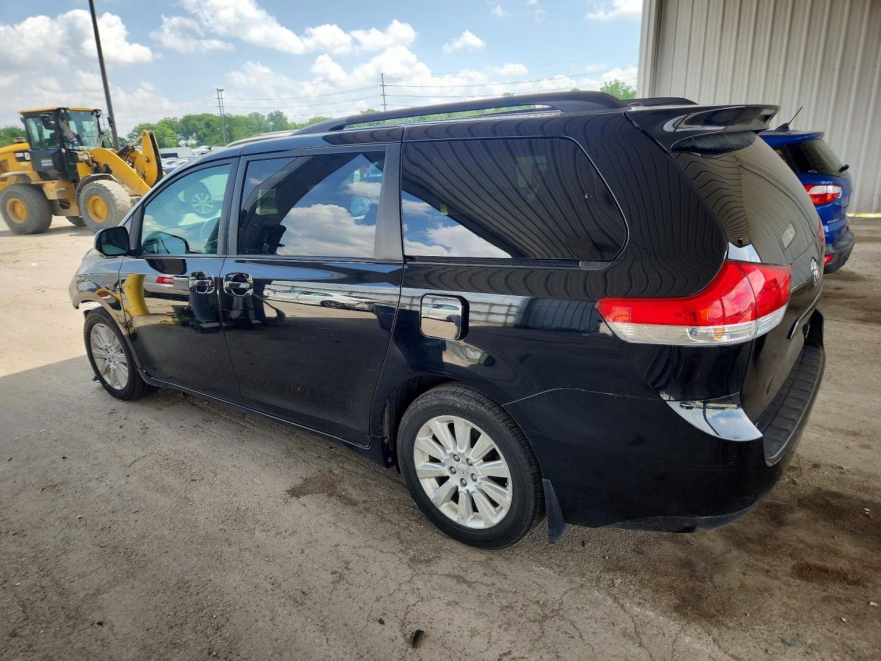 2011 Toyota Sienna Xle 7-passenger Black vin: 5TDDK3DC6BS008427