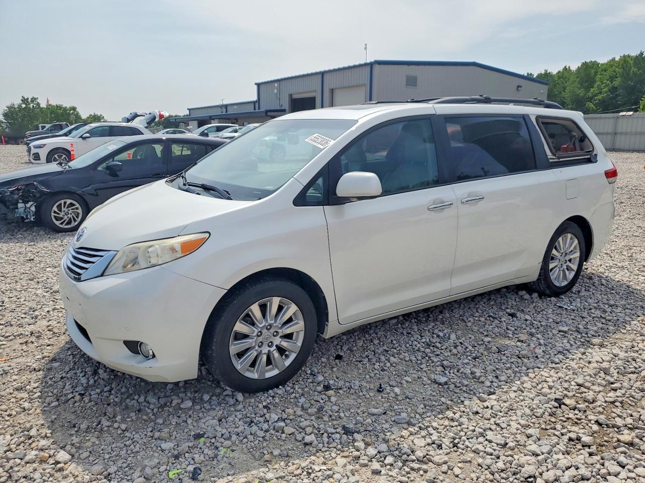 2011 Toyota Sienna Limited 7-passenger White vin: 5TDDK3DC6BS016916