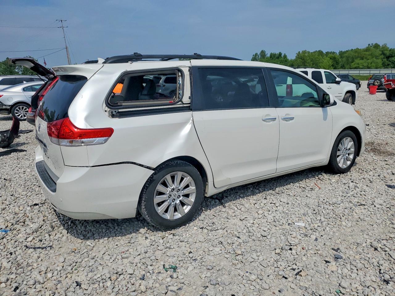 2011 Toyota Sienna Limited 7-passenger White vin: 5TDDK3DC6BS016916