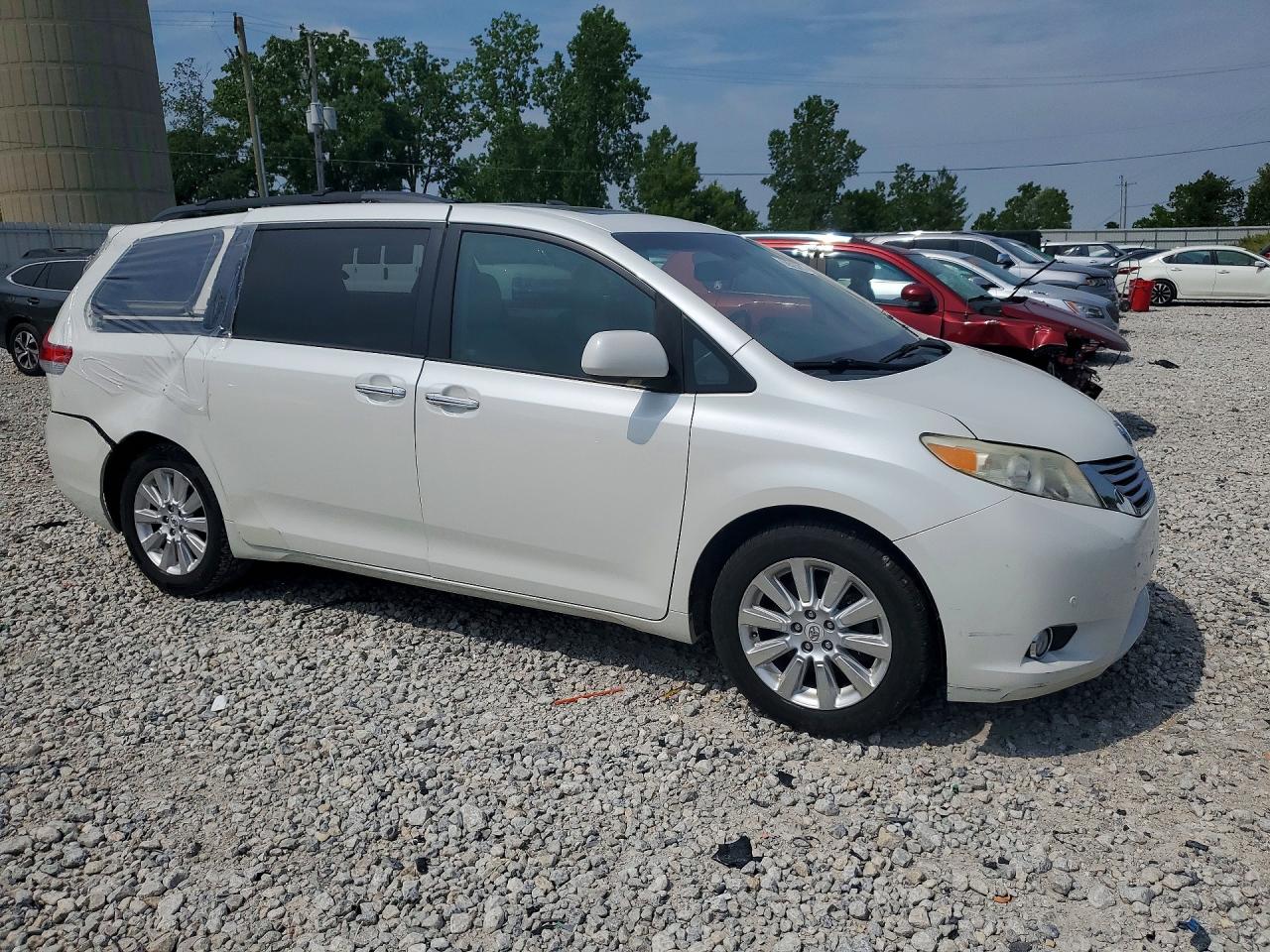 2011 Toyota Sienna Limited 7-passenger White vin: 5TDDK3DC6BS016916