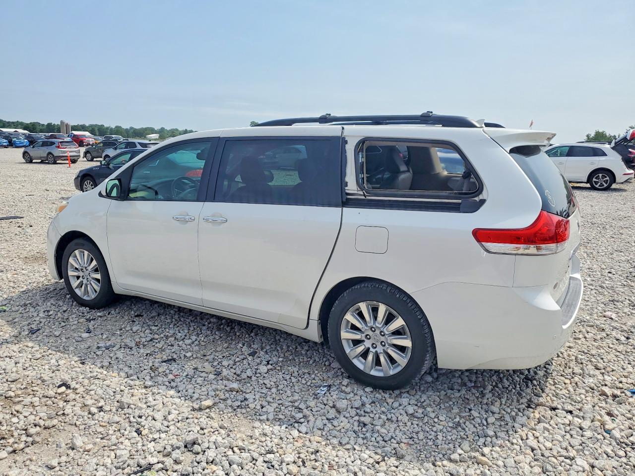 2011 Toyota Sienna Limited 7-passenger White vin: 5TDDK3DC6BS016916