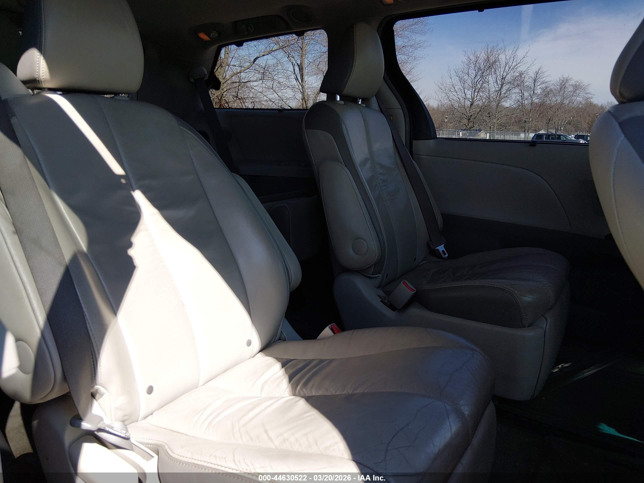 2011 Toyota Sienna Limited Gray vin: 5TDDK3DC6BS017760