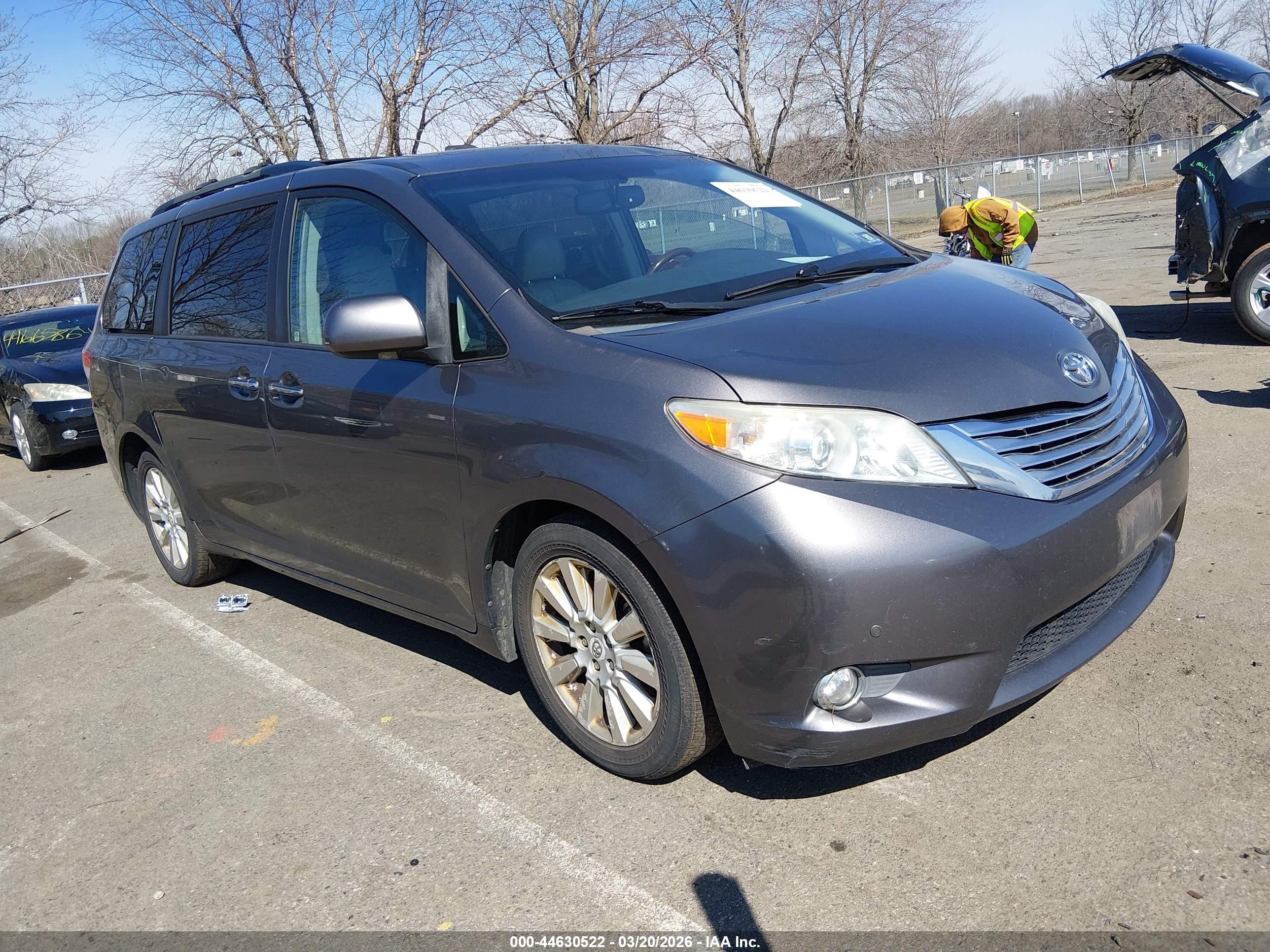 2011 Toyota Sienna Limited Gray vin: 5TDDK3DC6BS017760