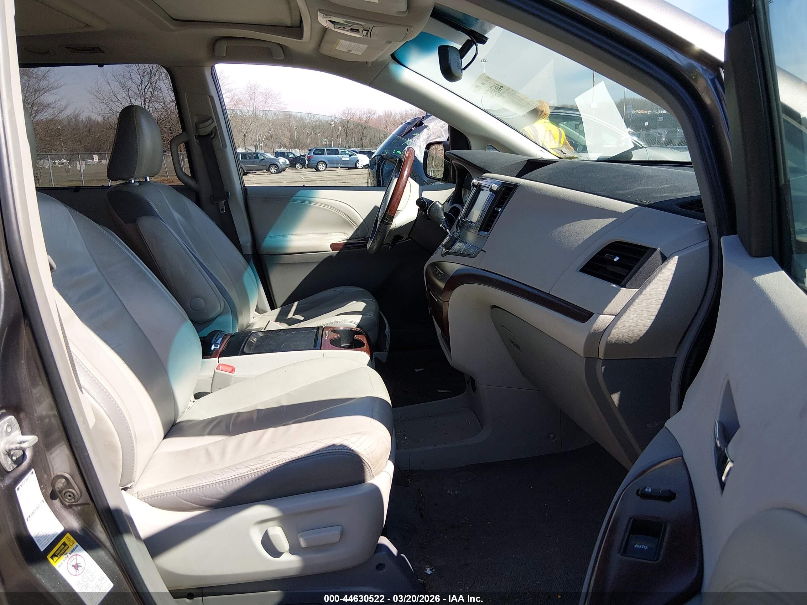 2011 Toyota Sienna Limited Gray vin: 5TDDK3DC6BS017760