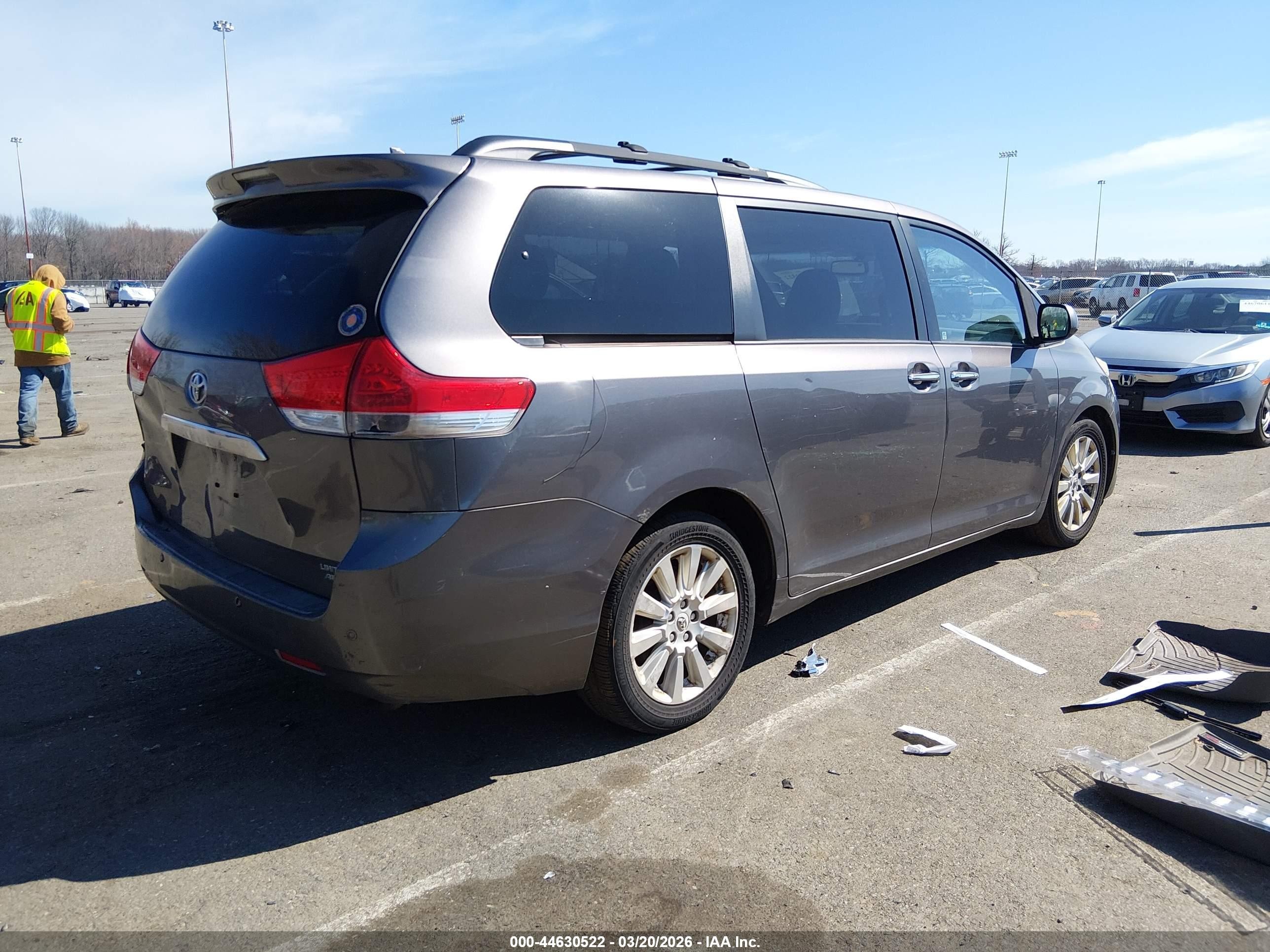2011 Toyota Sienna Limited Gray vin: 5TDDK3DC6BS017760