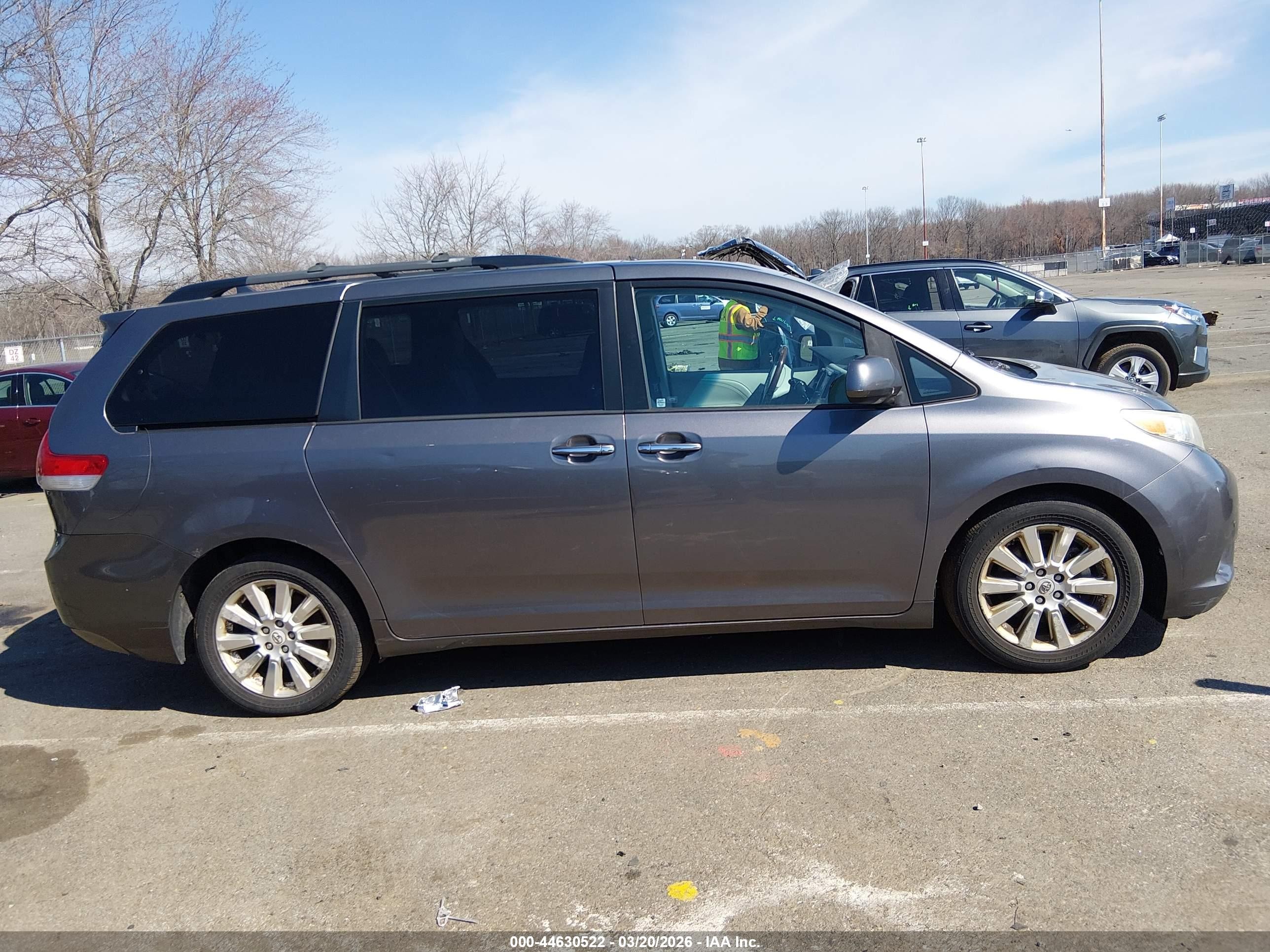 2011 Toyota Sienna Limited Gray vin: 5TDDK3DC6BS017760