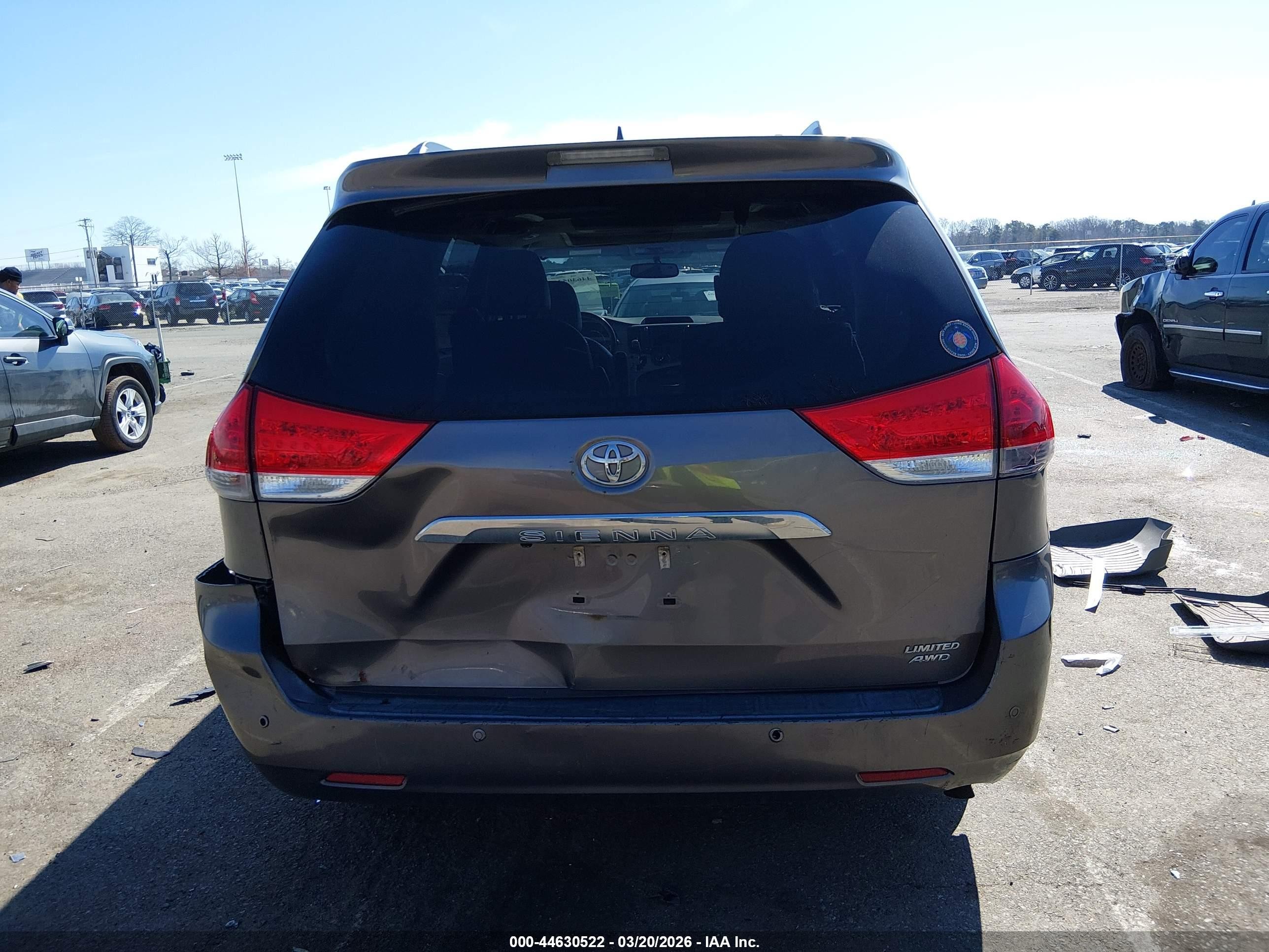 2011 Toyota Sienna Limited Gray vin: 5TDDK3DC6BS017760