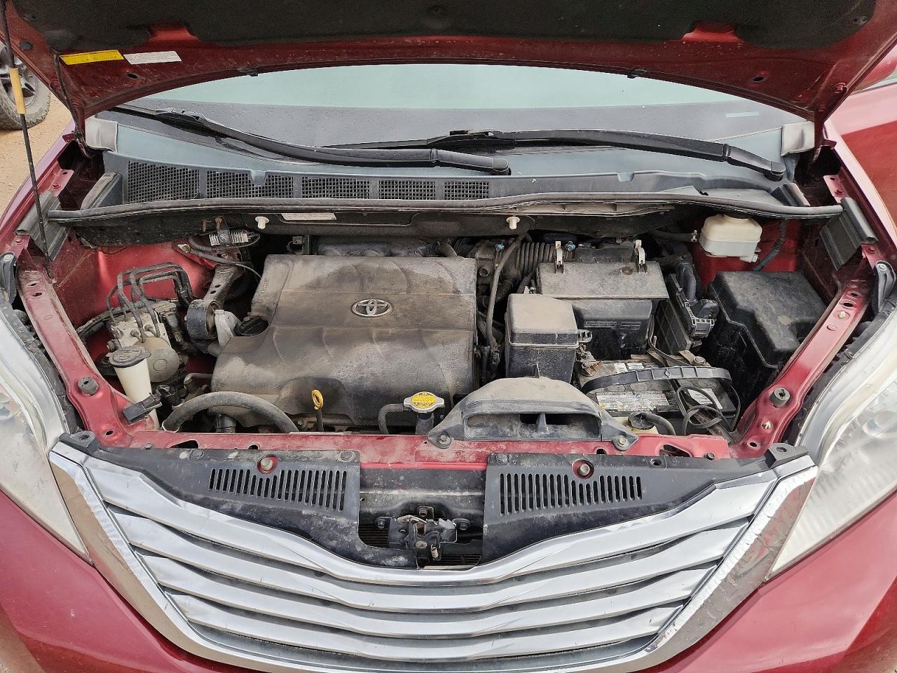 2011 Toyota Sienna Burgundy vin: 5TDDK3DC6BS025003