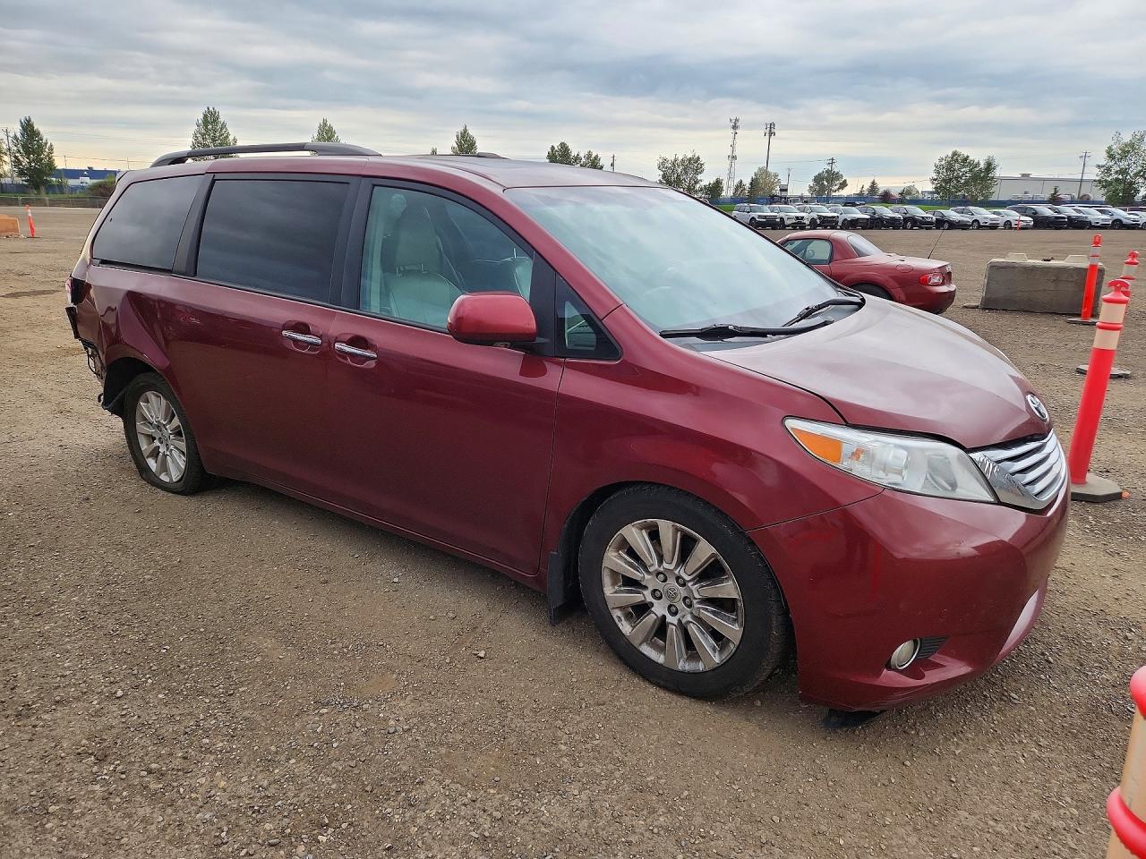 2011 Toyota Sienna Burgundy vin: 5TDDK3DC6BS025003