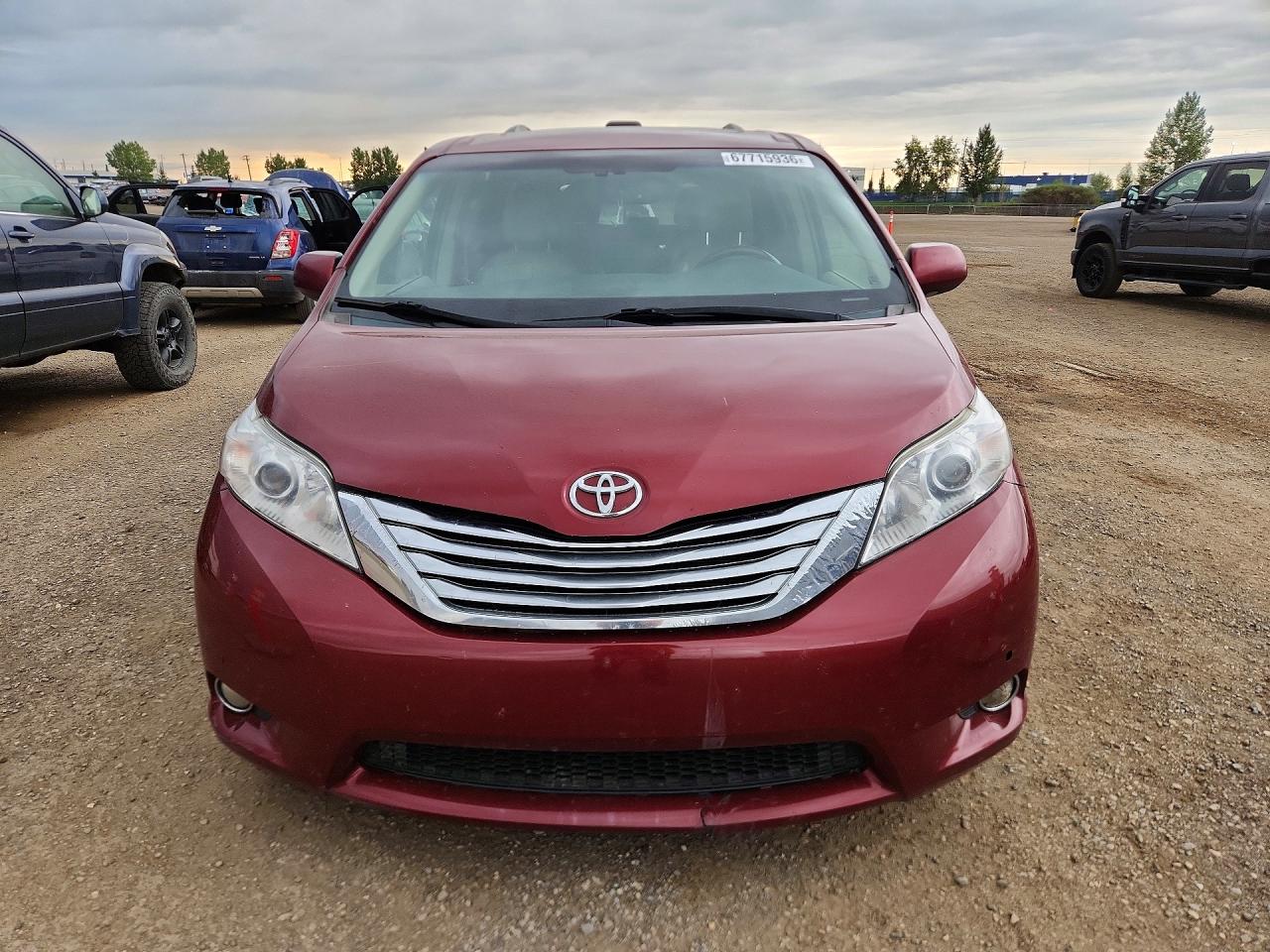2011 Toyota Sienna Burgundy vin: 5TDDK3DC6BS025003