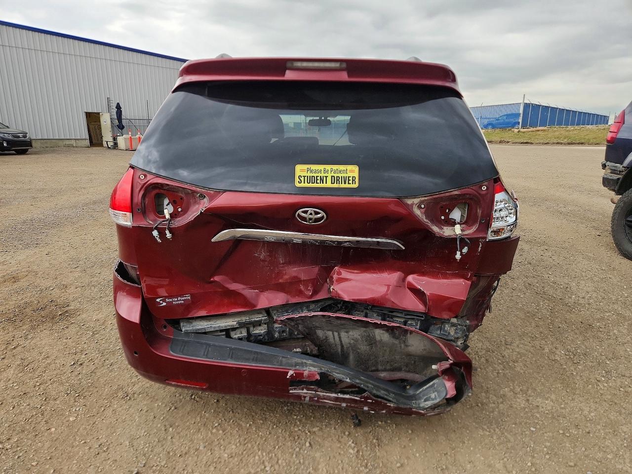 2011 Toyota Sienna Burgundy vin: 5TDDK3DC6BS025003