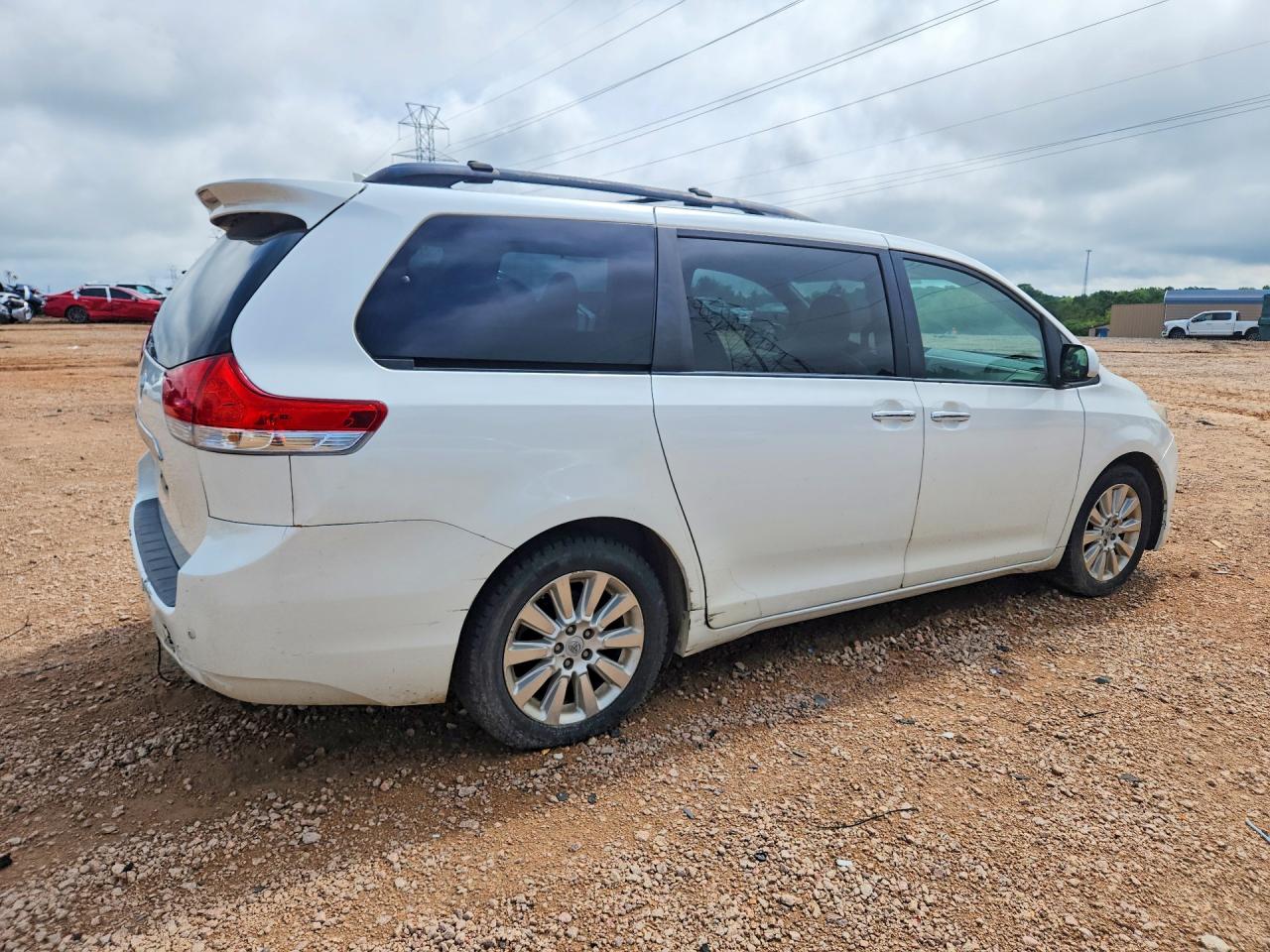 2011 Toyota Sienna Limited 7-passenger White vin: 5TDDK3DC6BS026782
