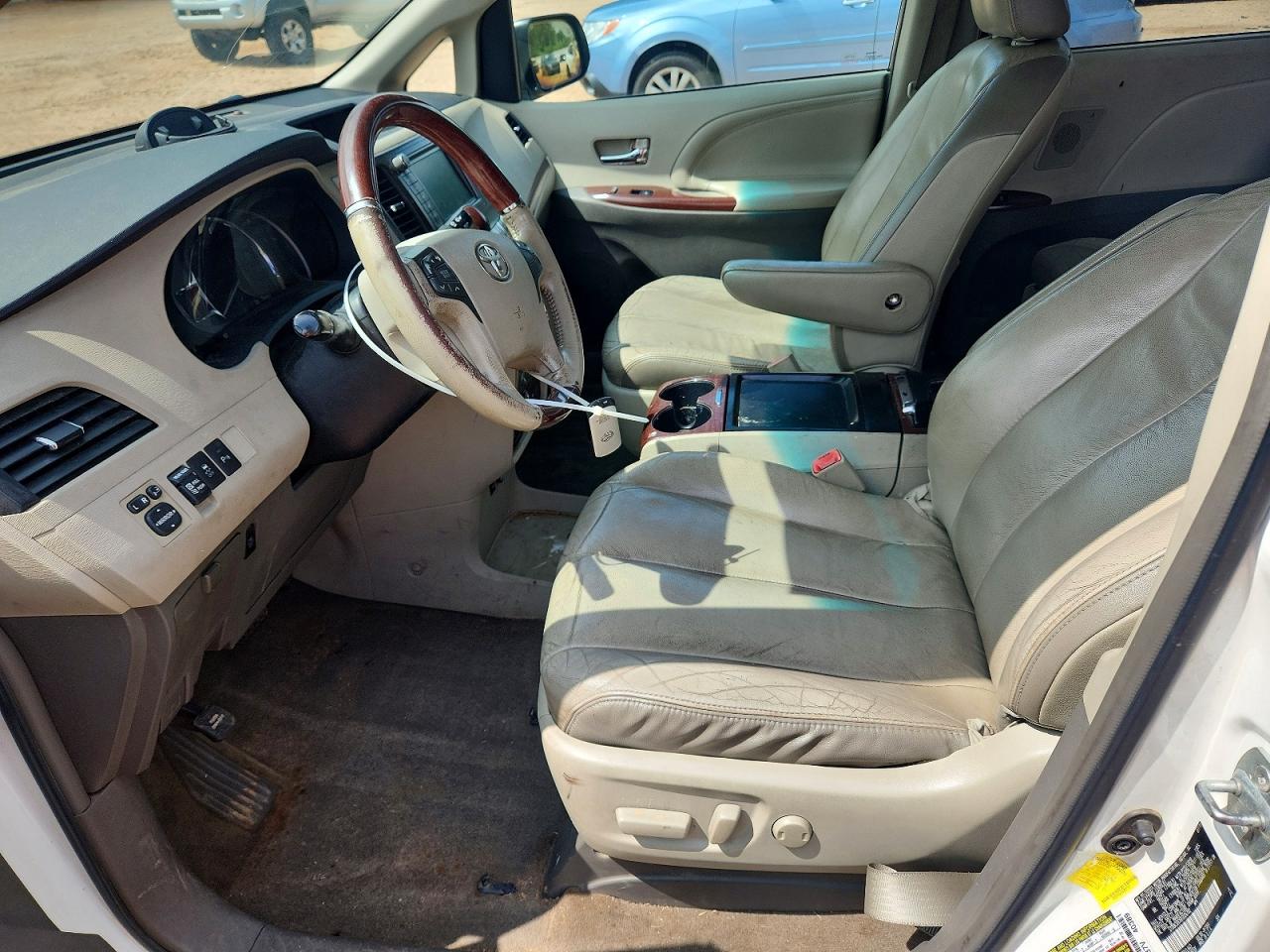 2011 Toyota Sienna Limited 7-passenger White vin: 5TDDK3DC6BS026782