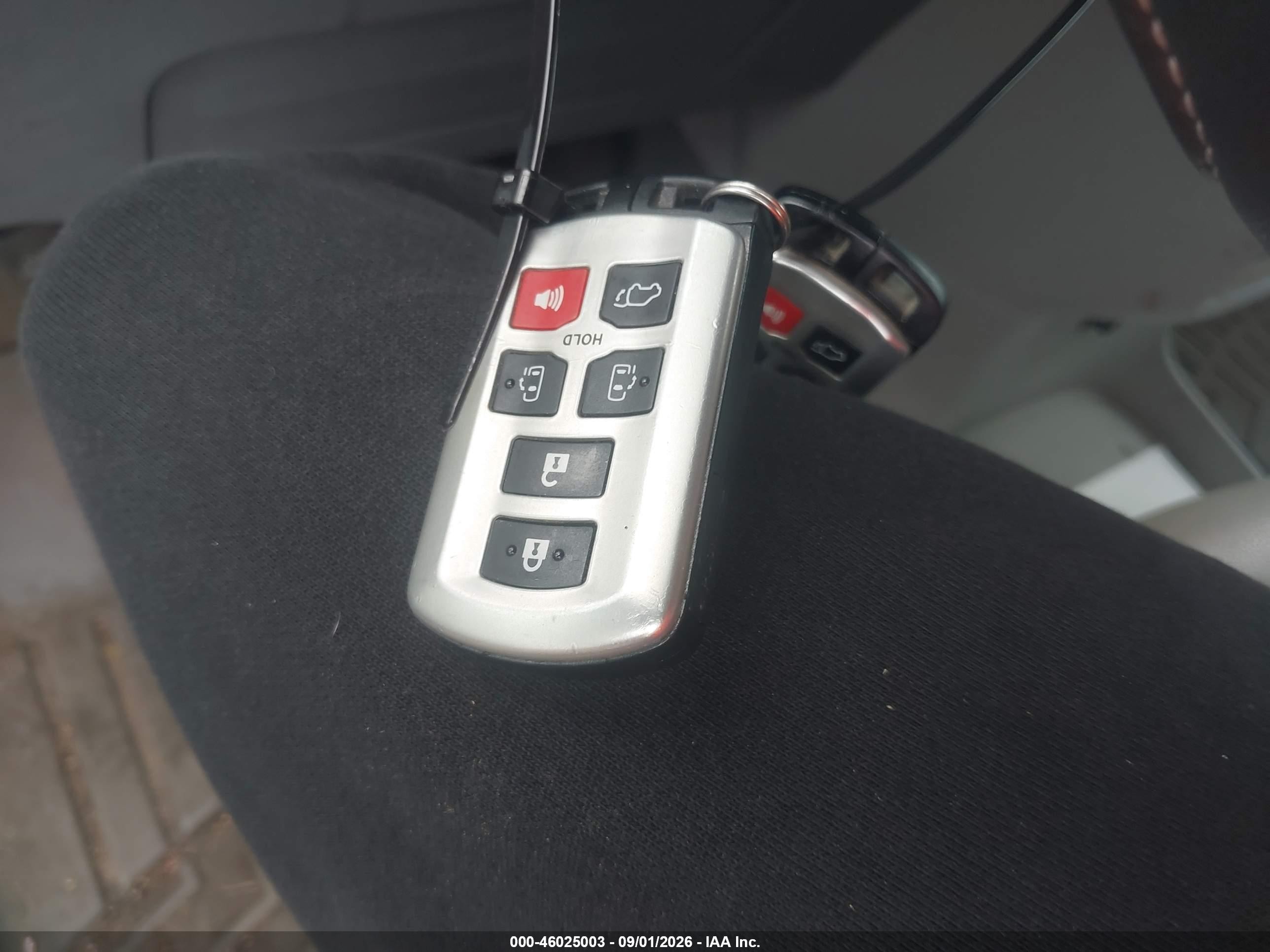 2011 Toyota Sienna Xle White vin: 5TDDK3DC6BS028385