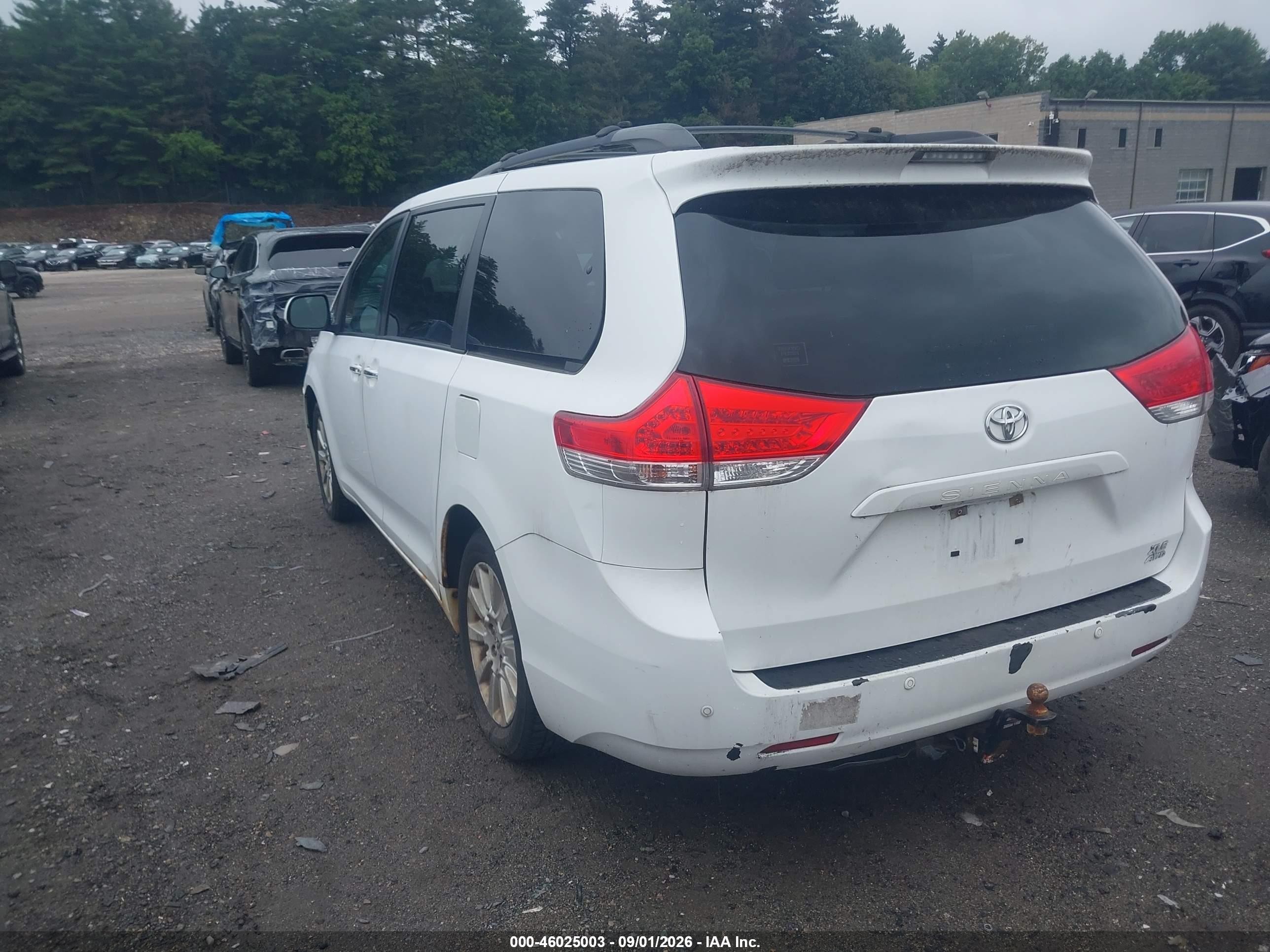 2011 Toyota Sienna Xle White vin: 5TDDK3DC6BS028385