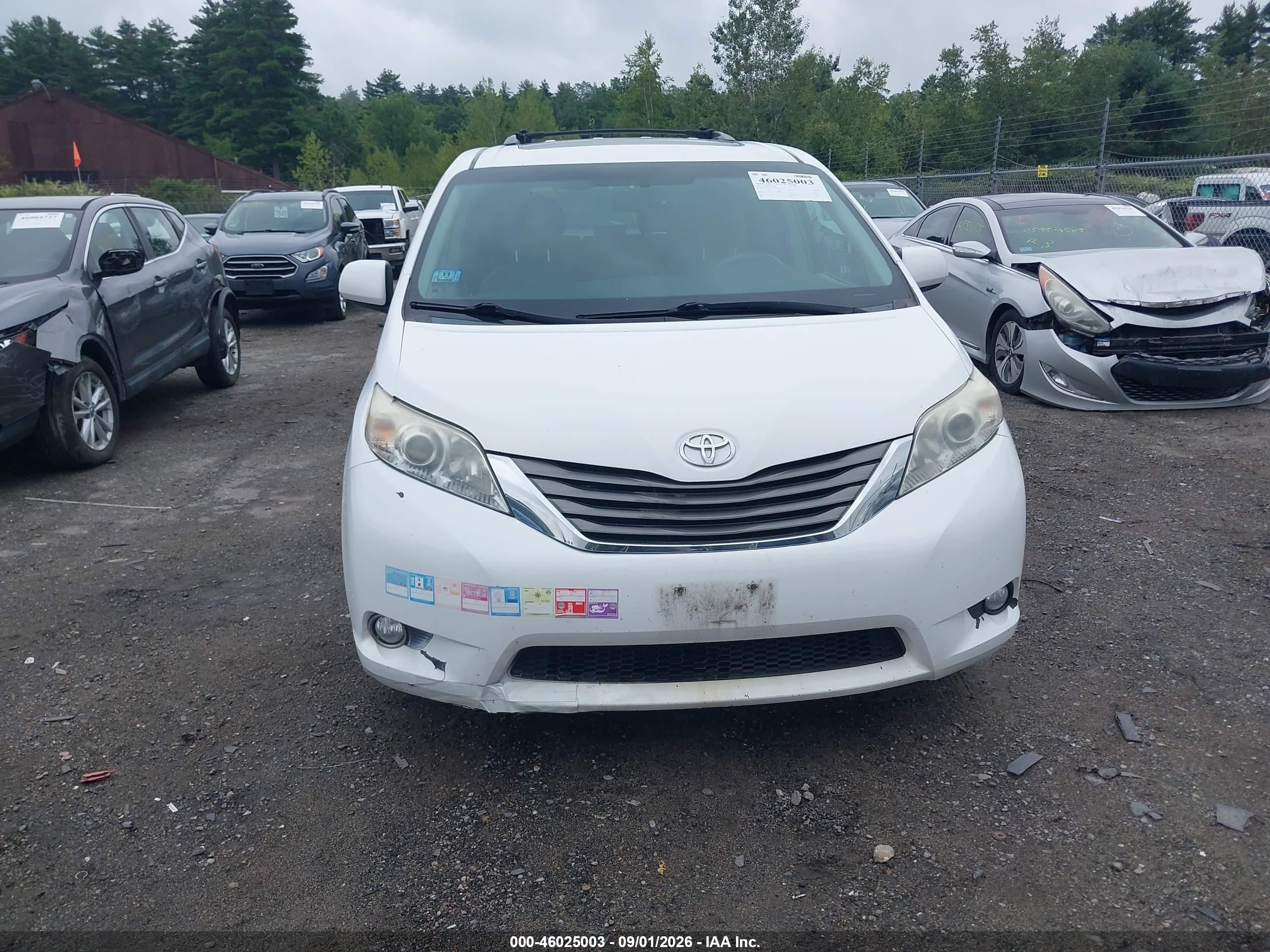 2011 Toyota Sienna Xle White vin: 5TDDK3DC6BS028385