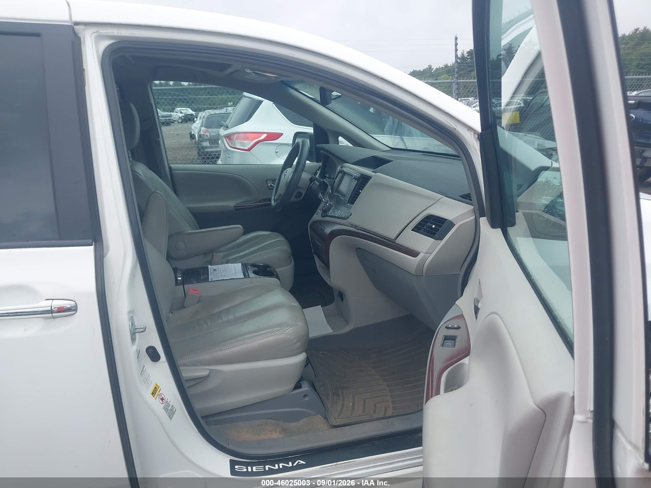 2011 Toyota Sienna Xle White vin: 5TDDK3DC6BS028385