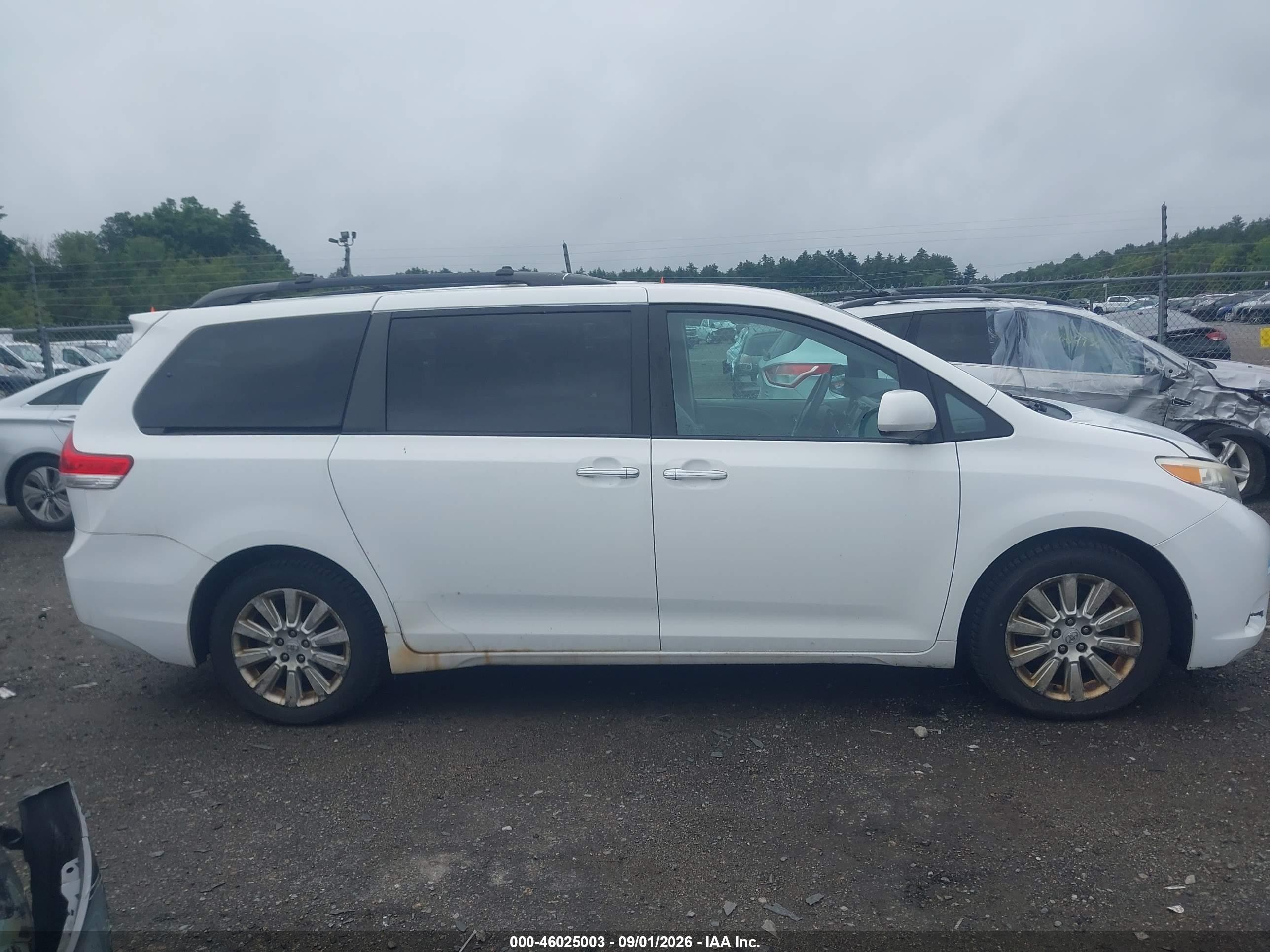 2011 Toyota Sienna Xle White vin: 5TDDK3DC6BS028385