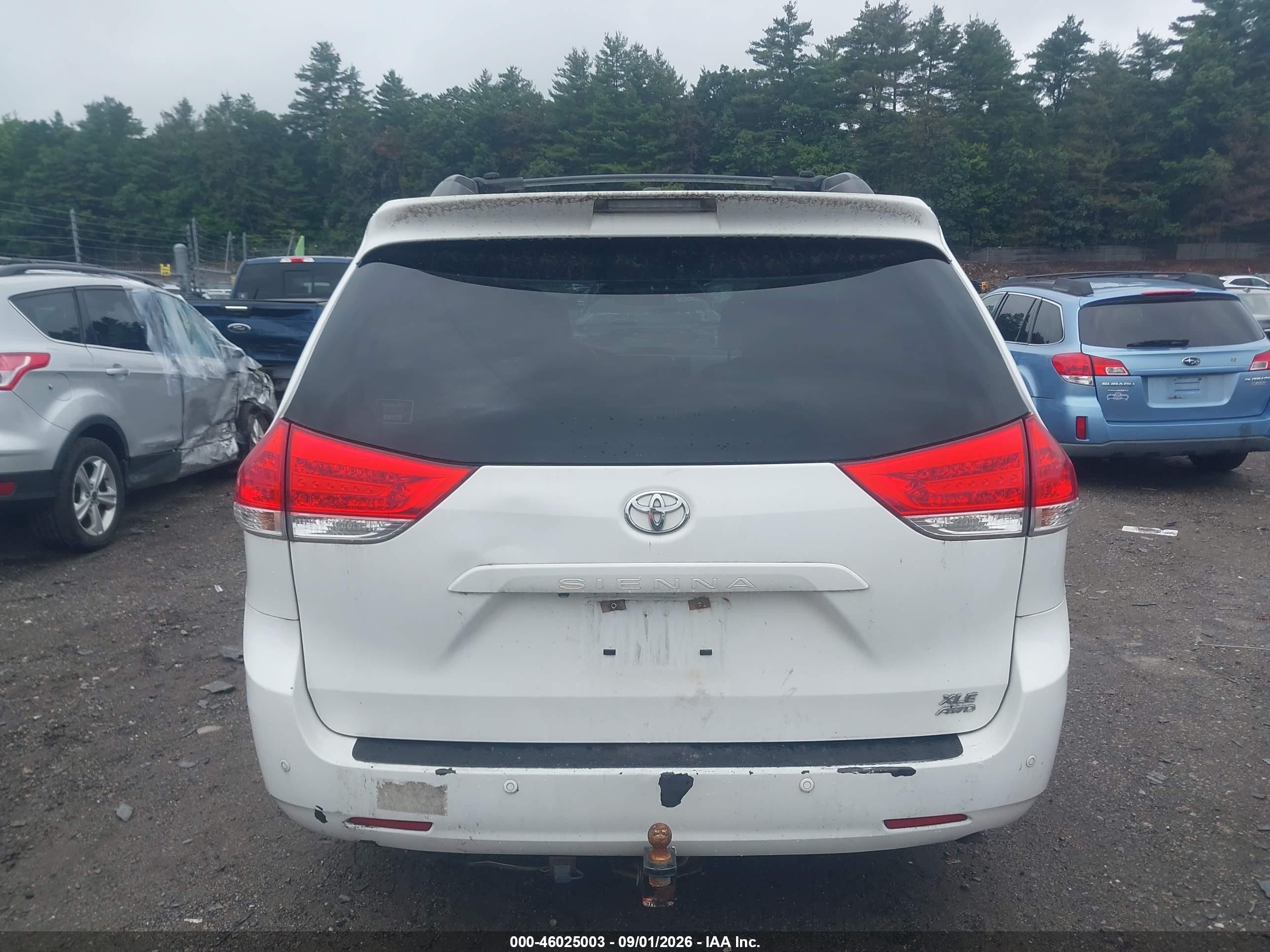 2011 Toyota Sienna Xle White vin: 5TDDK3DC6BS028385