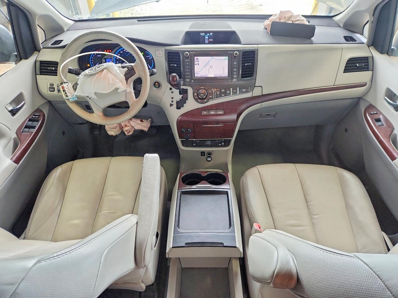 2011 Toyota Sienna Xle 7-passenger Silver vin: 5TDDK3DC6BS029911