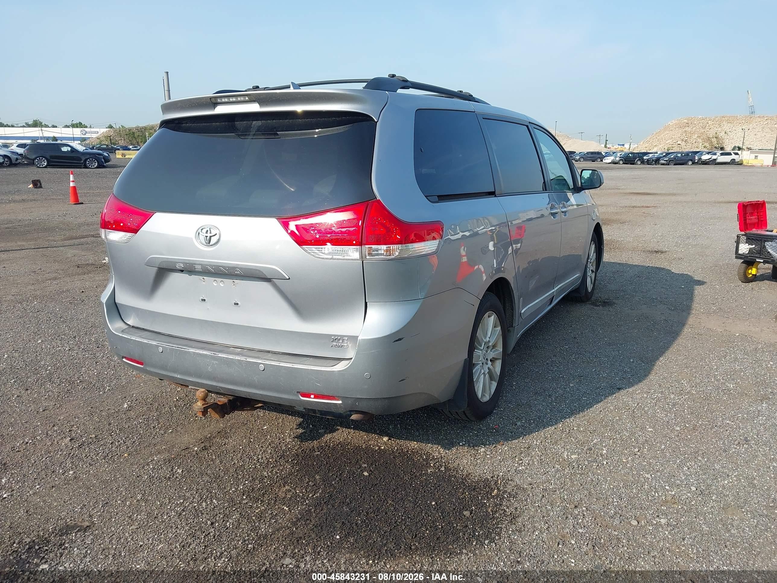 2012 Toyota Sienna Xle 7 Passenger Серебряный vin: 5TDDK3DC6CS034088