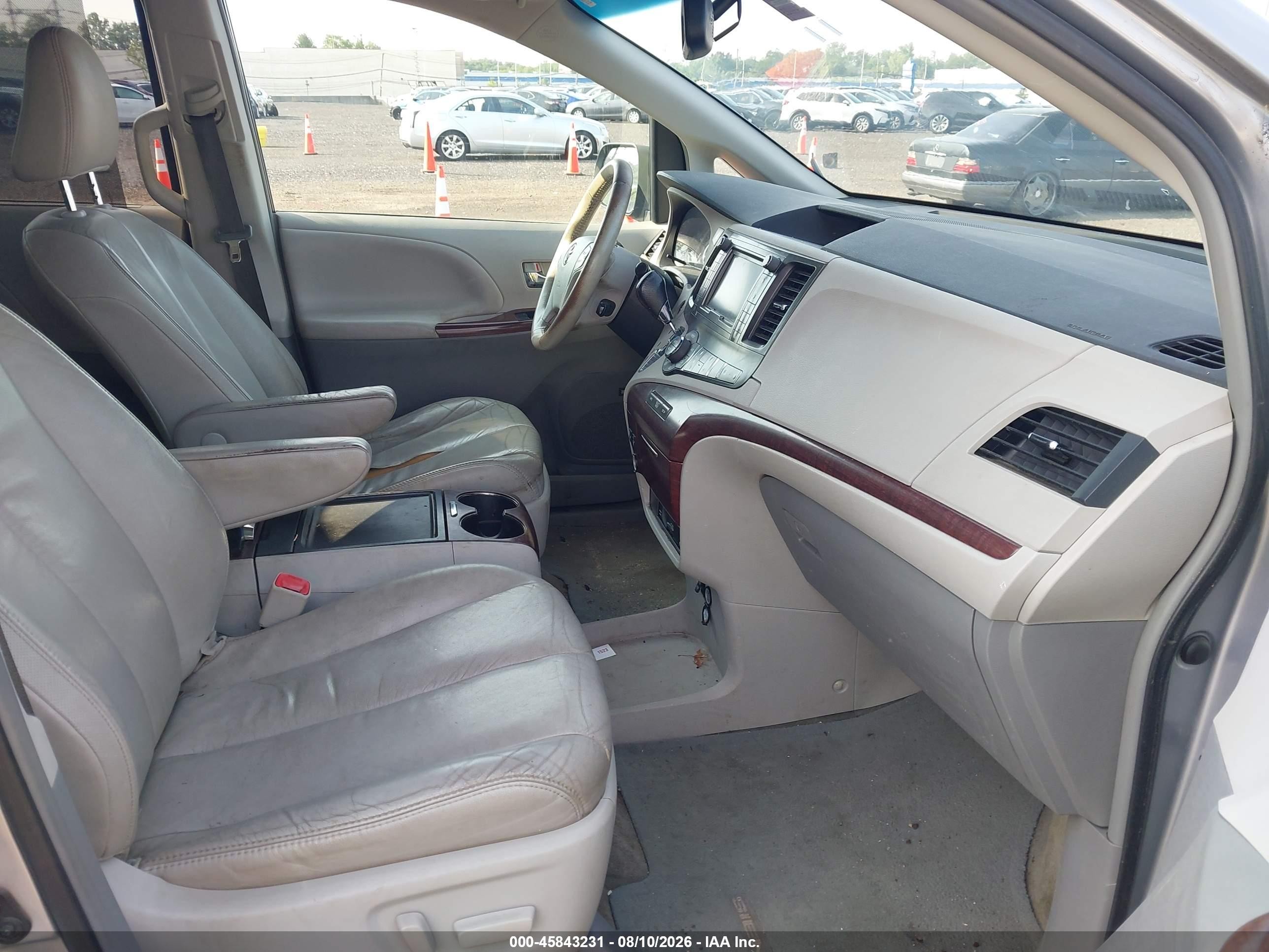 2012 Toyota Sienna Xle 7 Passenger Серебряный vin: 5TDDK3DC6CS034088