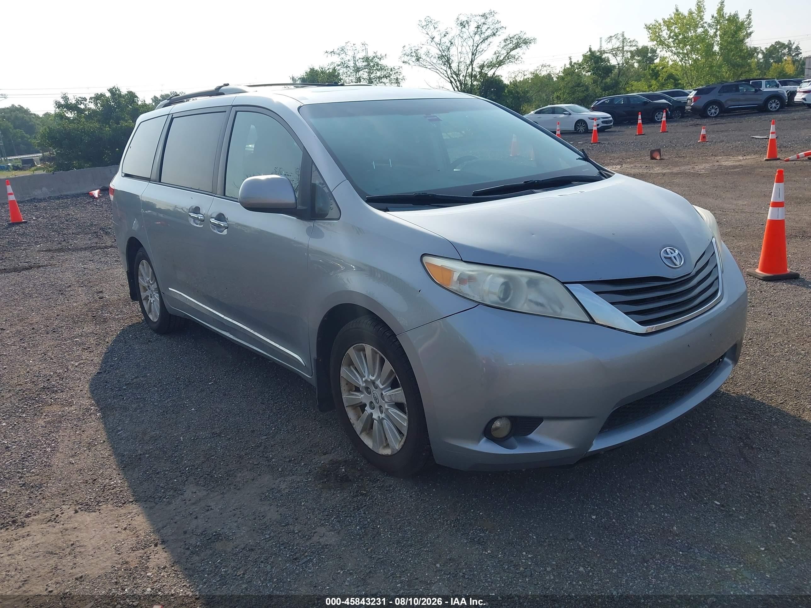 2012 Toyota Sienna Xle 7 Passenger Silver vin: 5TDDK3DC6CS034088