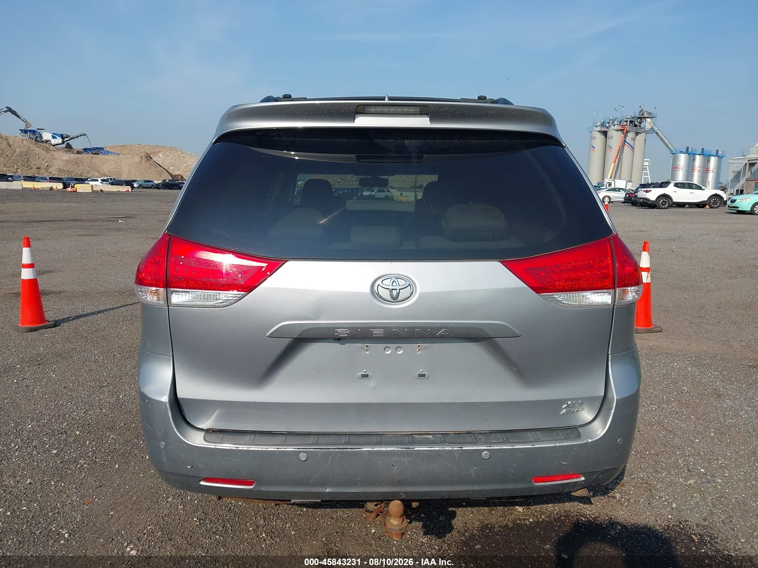 2012 Toyota Sienna Xle 7 Passenger Серебряный vin: 5TDDK3DC6CS034088