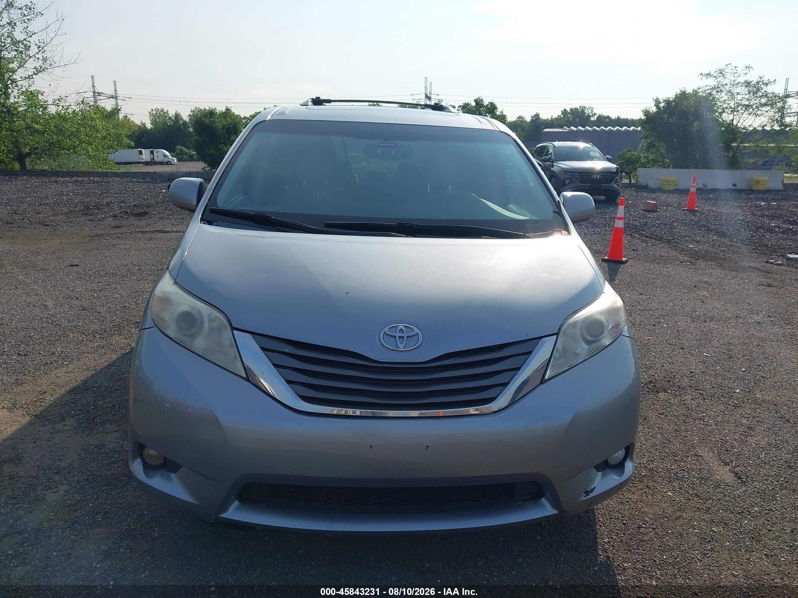 2012 Toyota Sienna Xle 7 Passenger Серебряный vin: 5TDDK3DC6CS034088