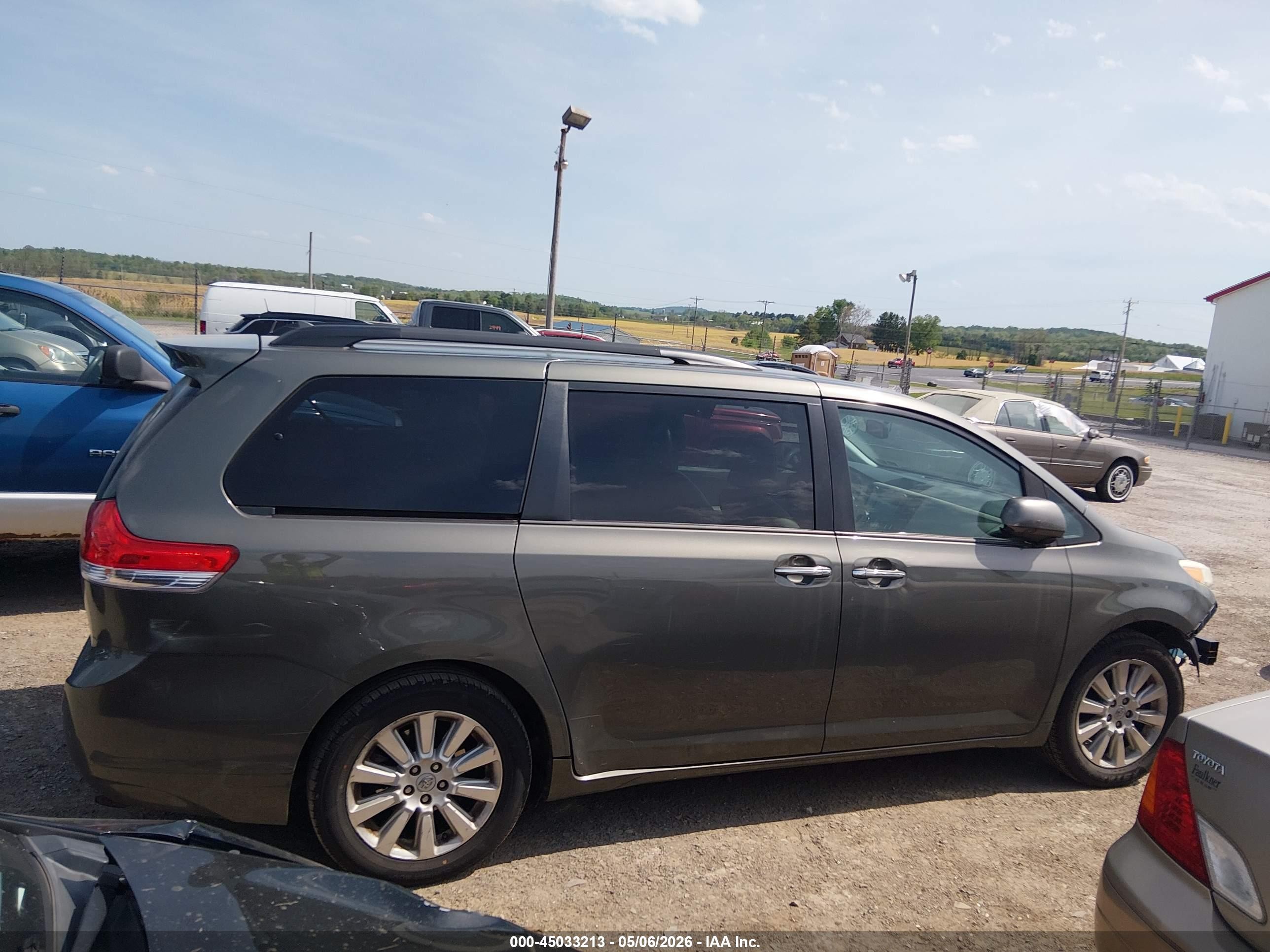 2012 Toyota Sienna Xle 7 Passenger Gray vin: 5TDDK3DC6CS044829