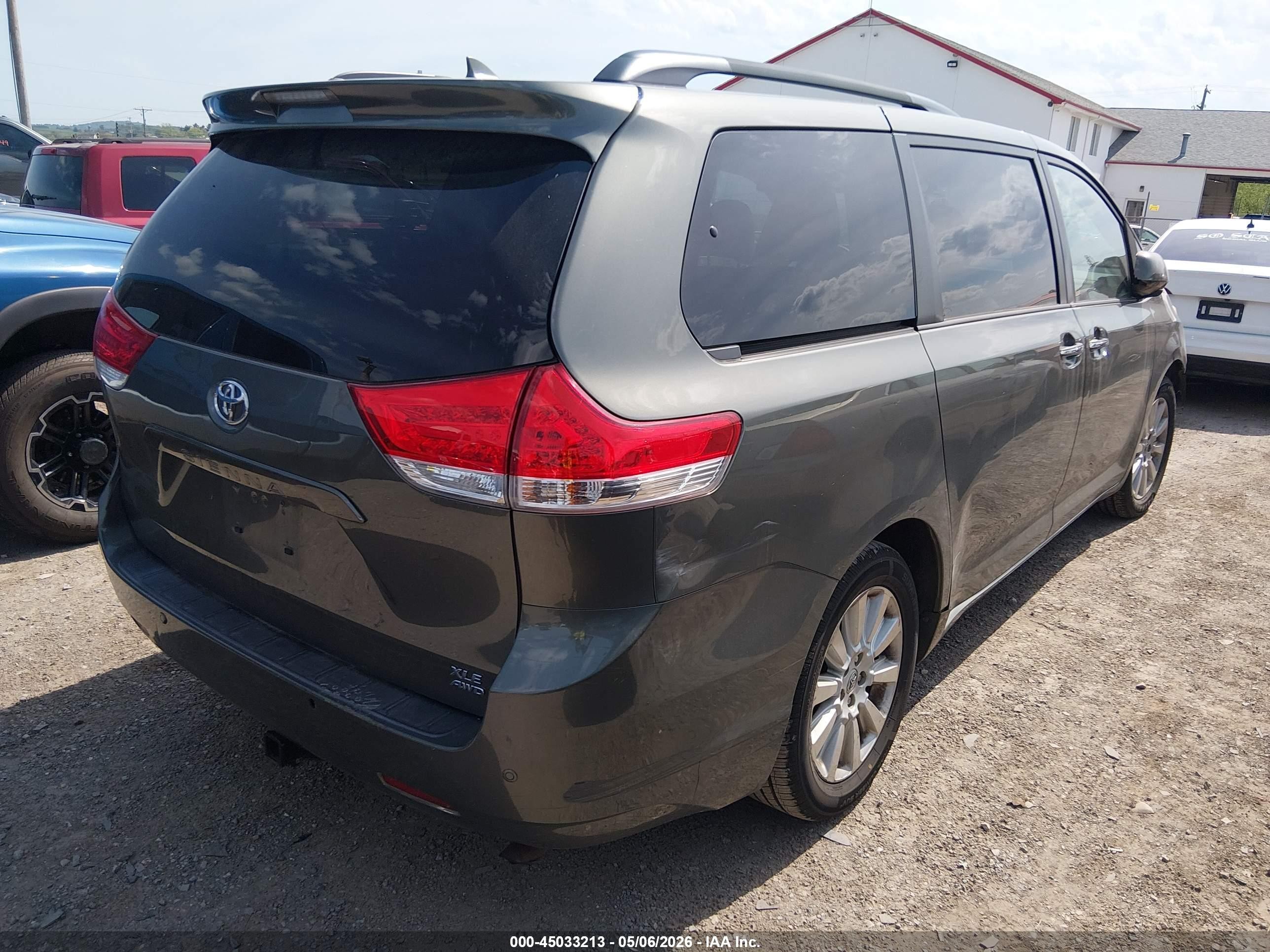 2012 Toyota Sienna Xle 7 Passenger Gray vin: 5TDDK3DC6CS044829