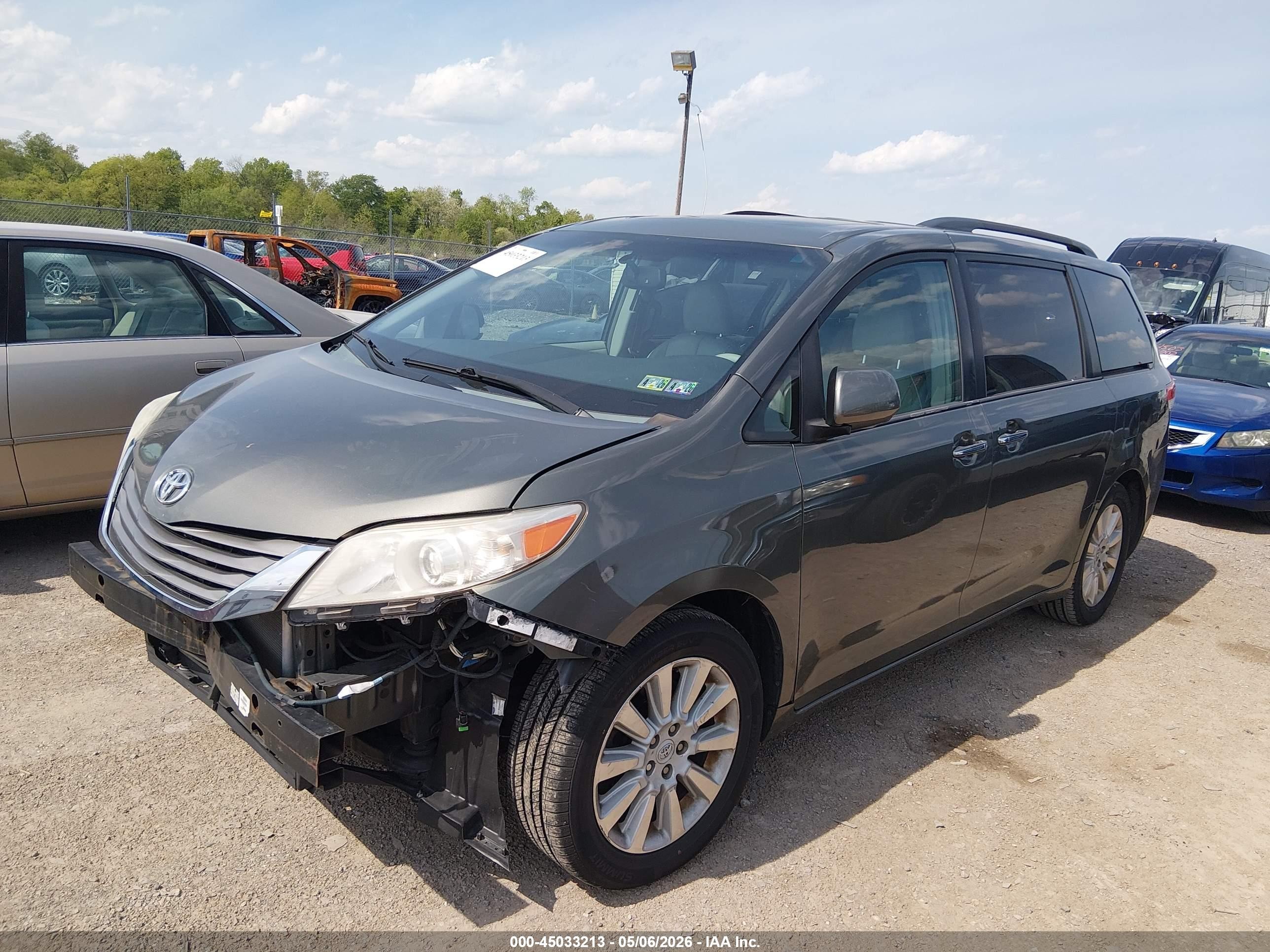 2012 Toyota Sienna Xle 7 Passenger Gray vin: 5TDDK3DC6CS044829