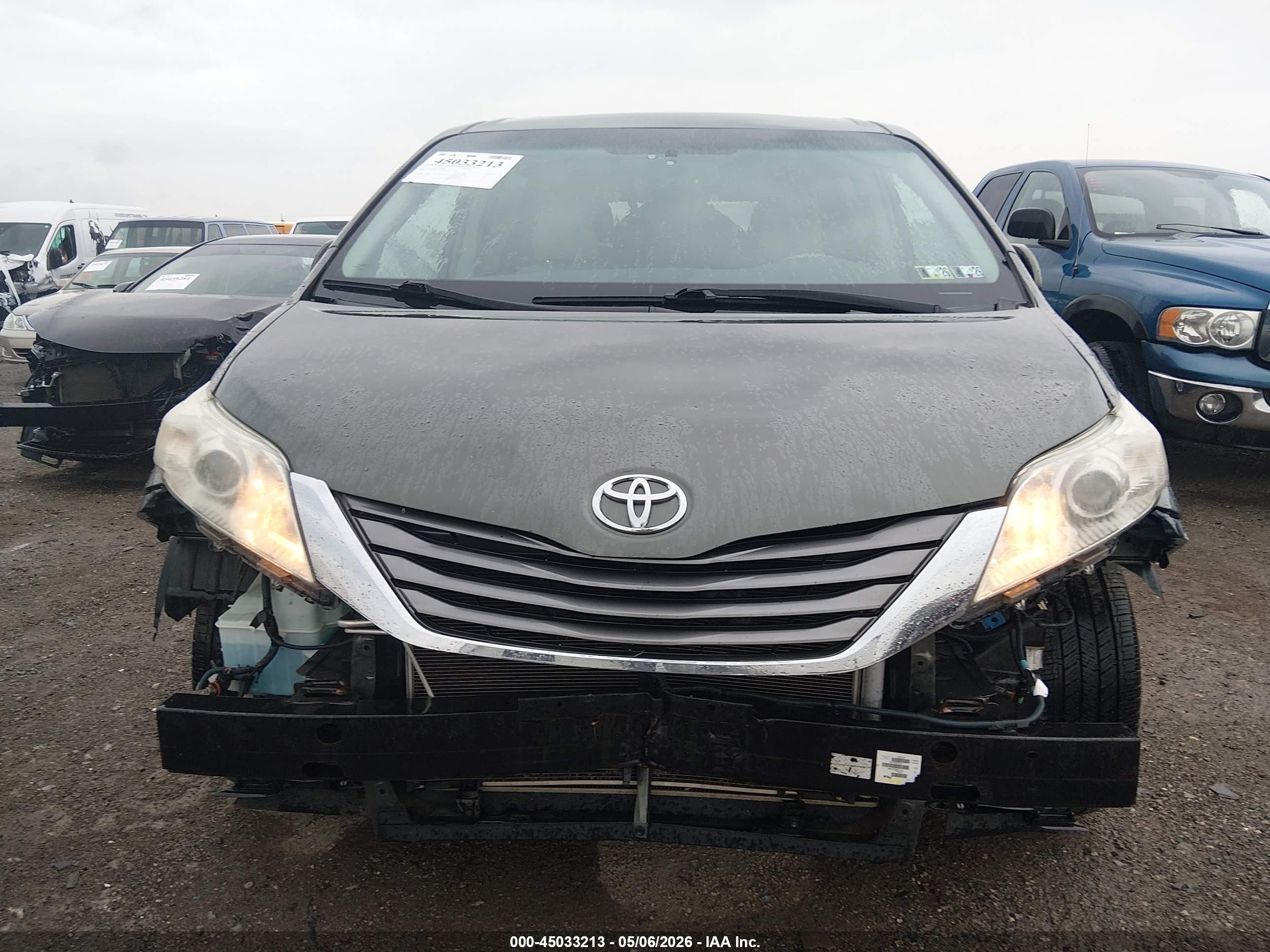 2012 Toyota Sienna Xle 7 Passenger Gray vin: 5TDDK3DC6CS044829