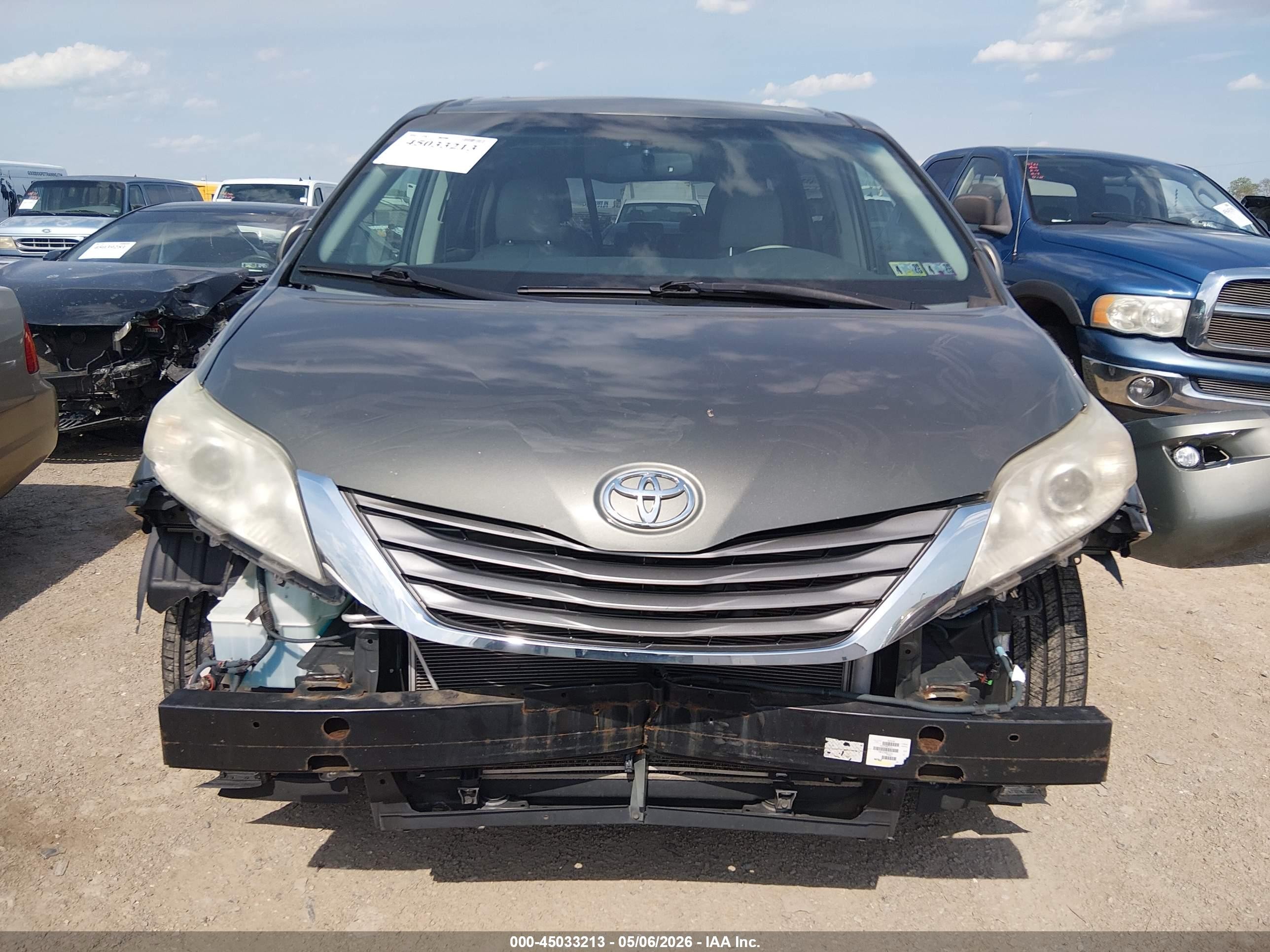 2012 Toyota Sienna Xle 7 Passenger Gray vin: 5TDDK3DC6CS044829