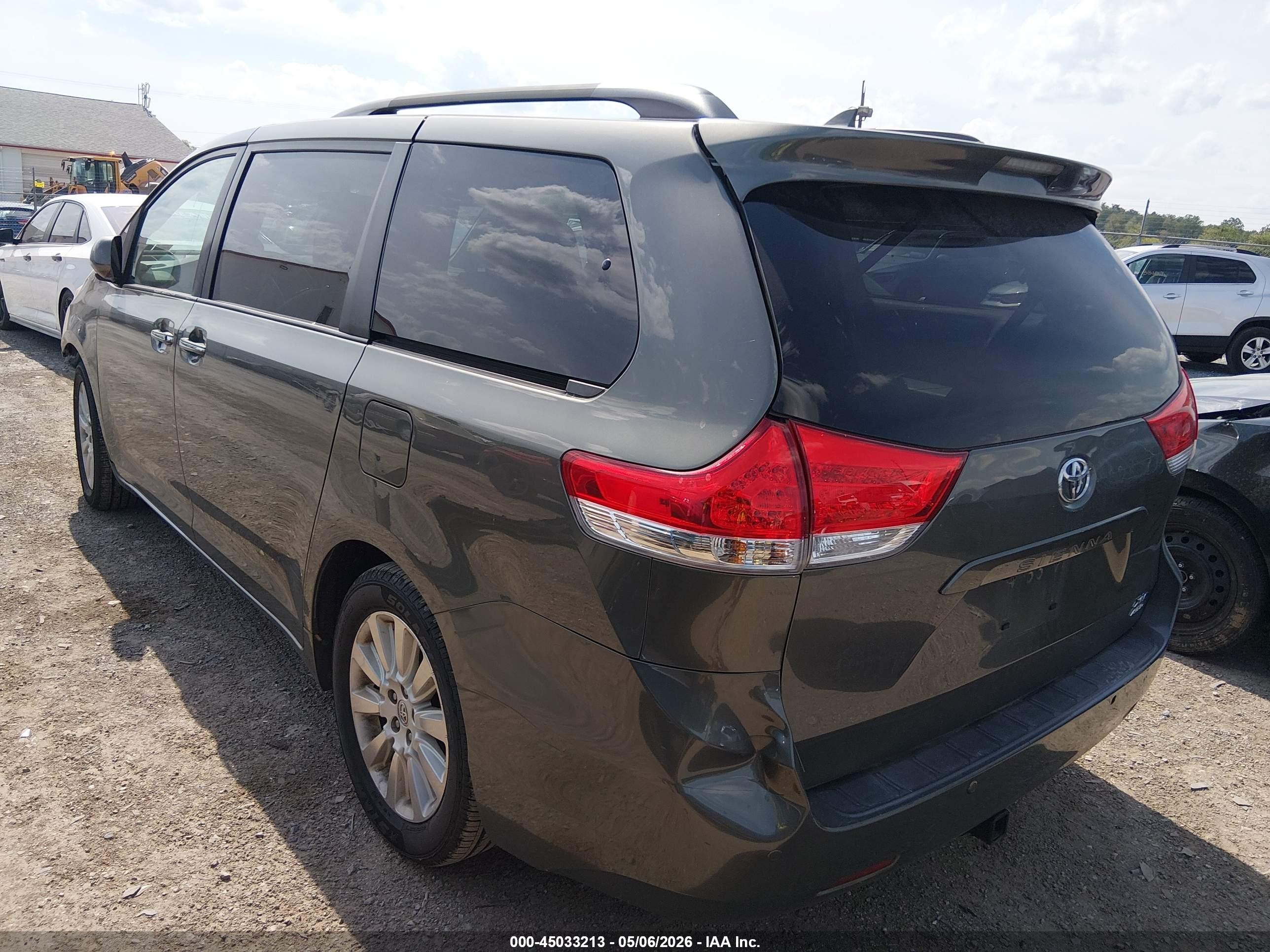 2012 Toyota Sienna Xle 7 Passenger Gray vin: 5TDDK3DC6CS044829