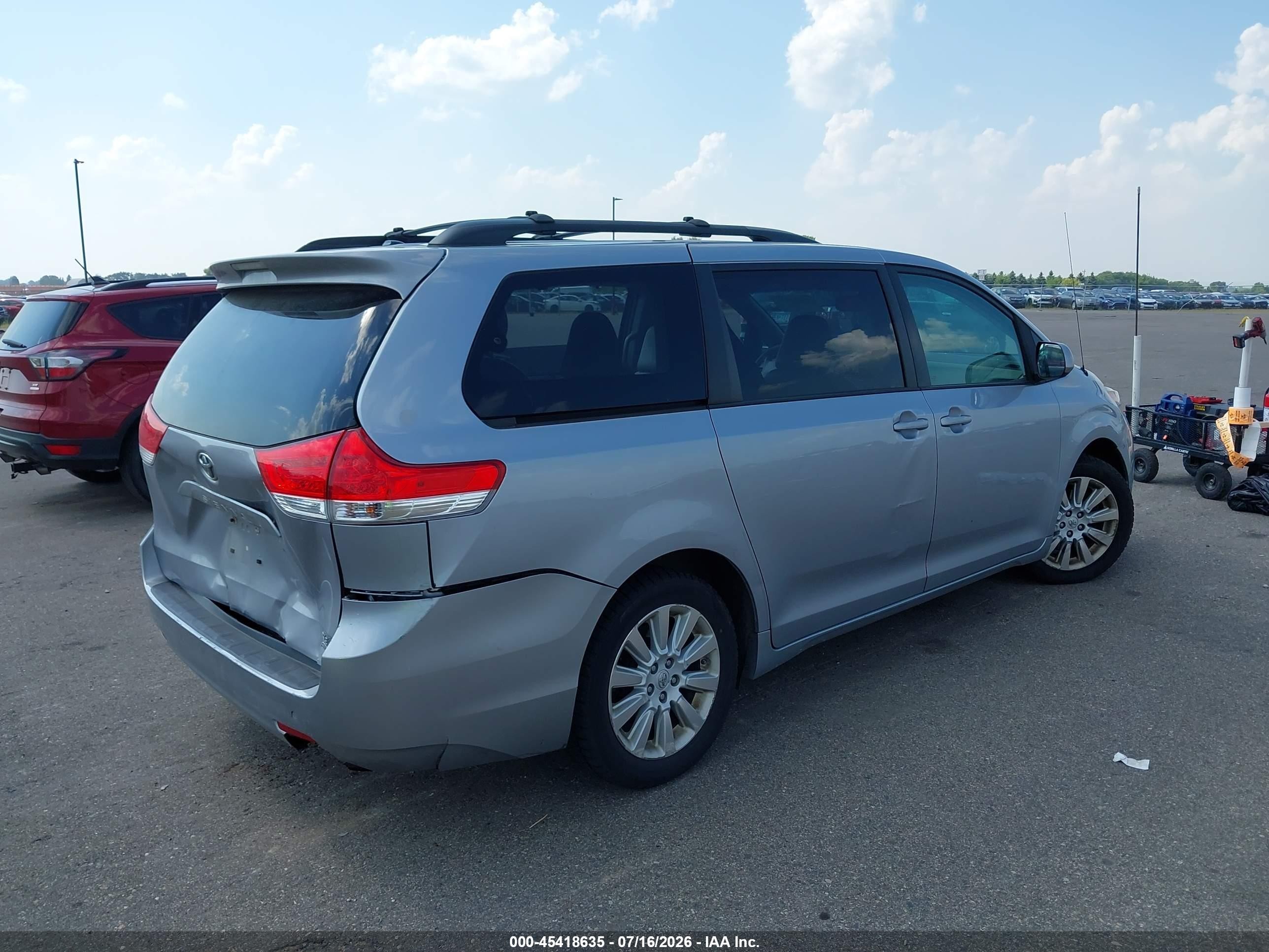 2012 Toyota Sienna Xle 7 Passenger Silver vin: 5TDDK3DC6CS047939