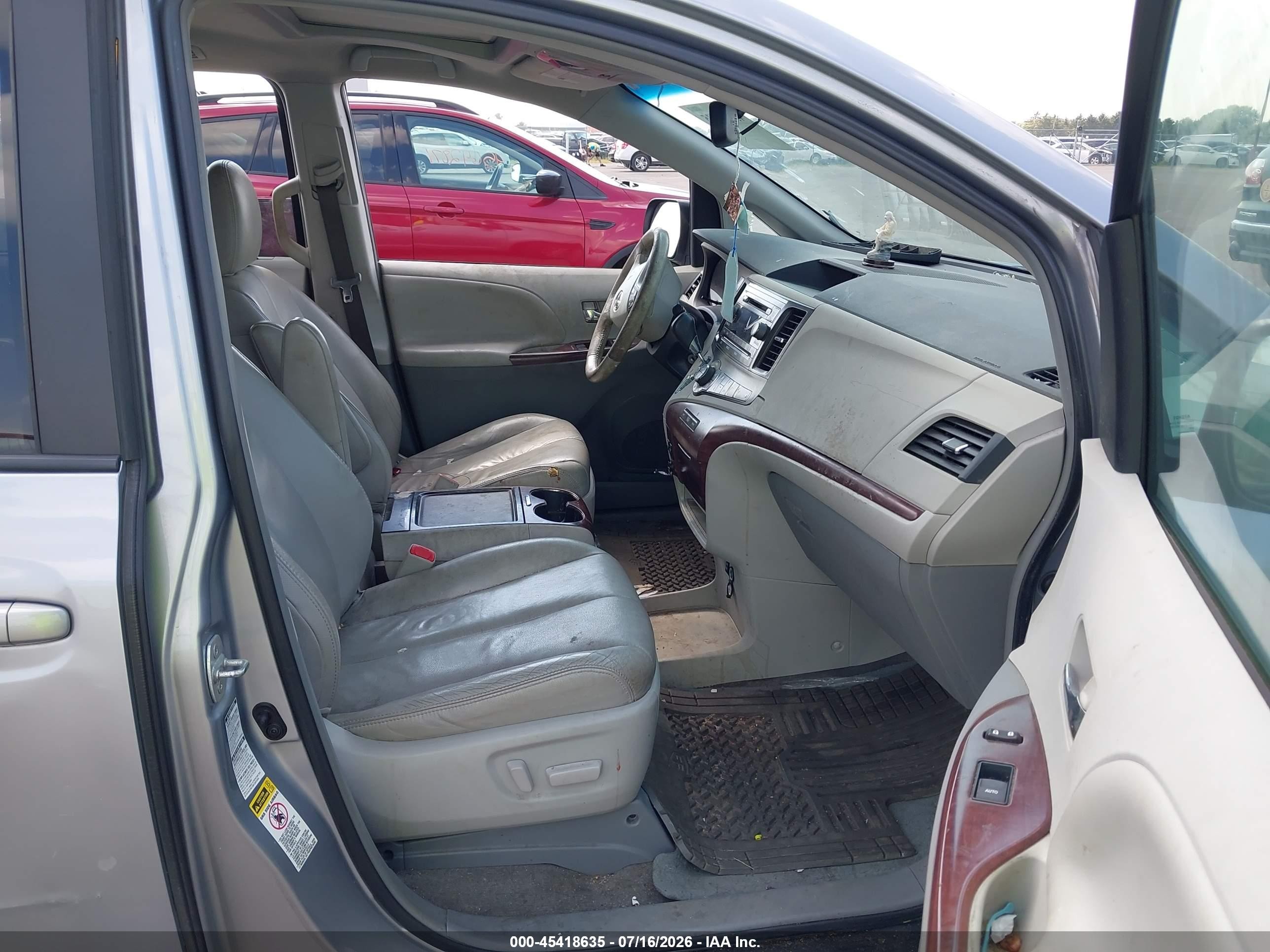 2012 Toyota Sienna Xle 7 Passenger Silver vin: 5TDDK3DC6CS047939